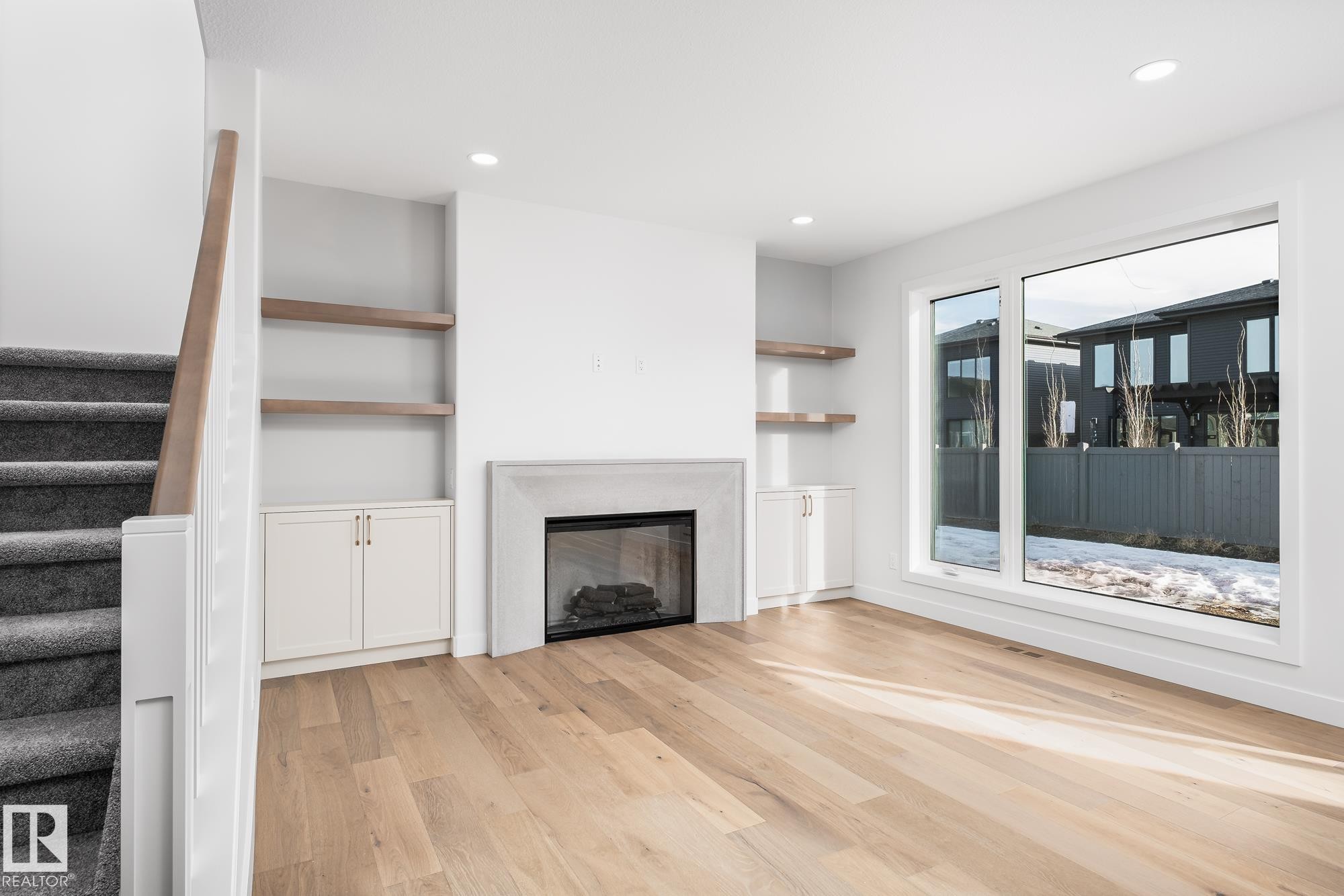 6884 Knox Loop Sw, Edmonton, AB - Indoor With Fireplace