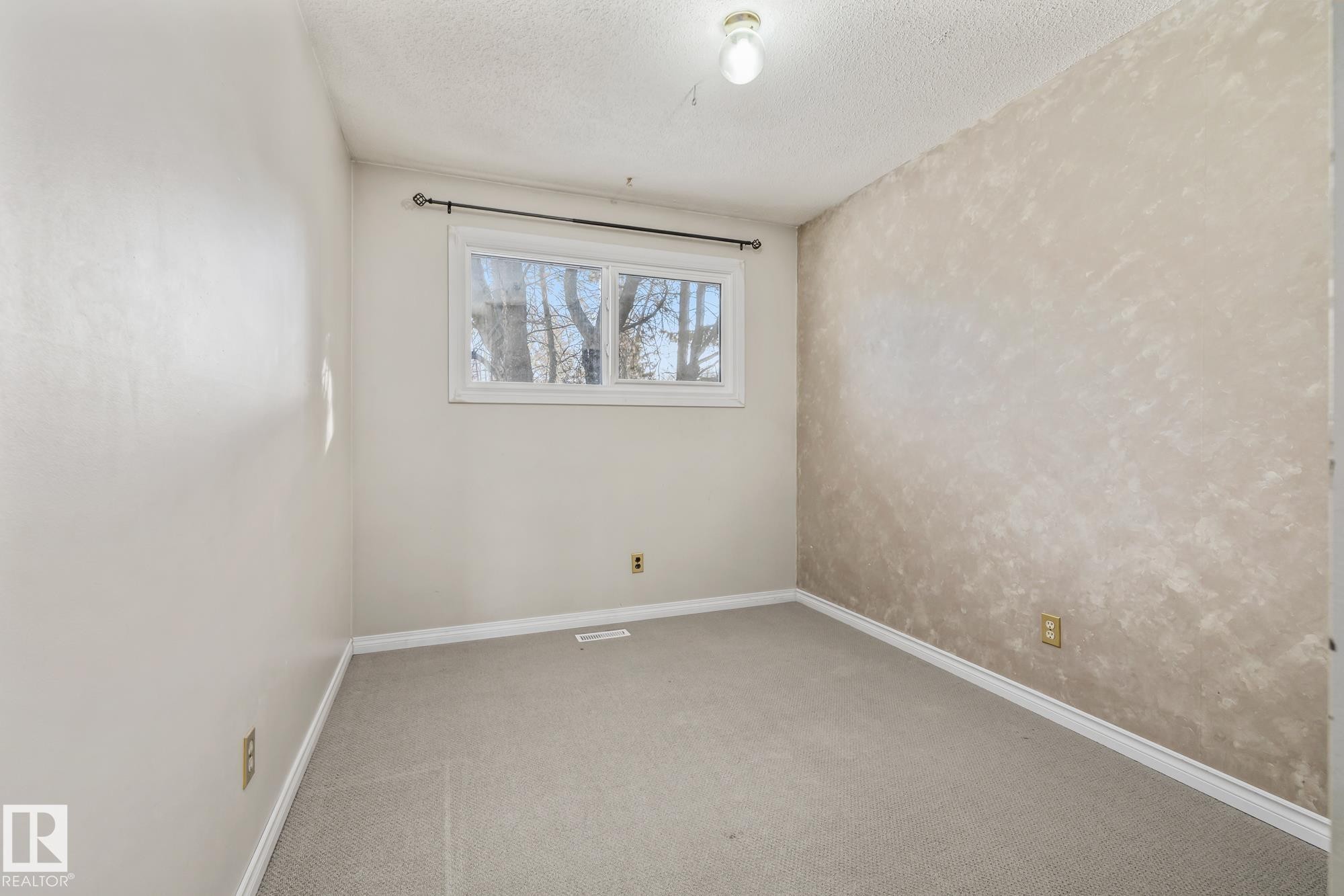 60 Fair Oaks Drive, St. Albert, AB - Indoor Photo Showing Other Room