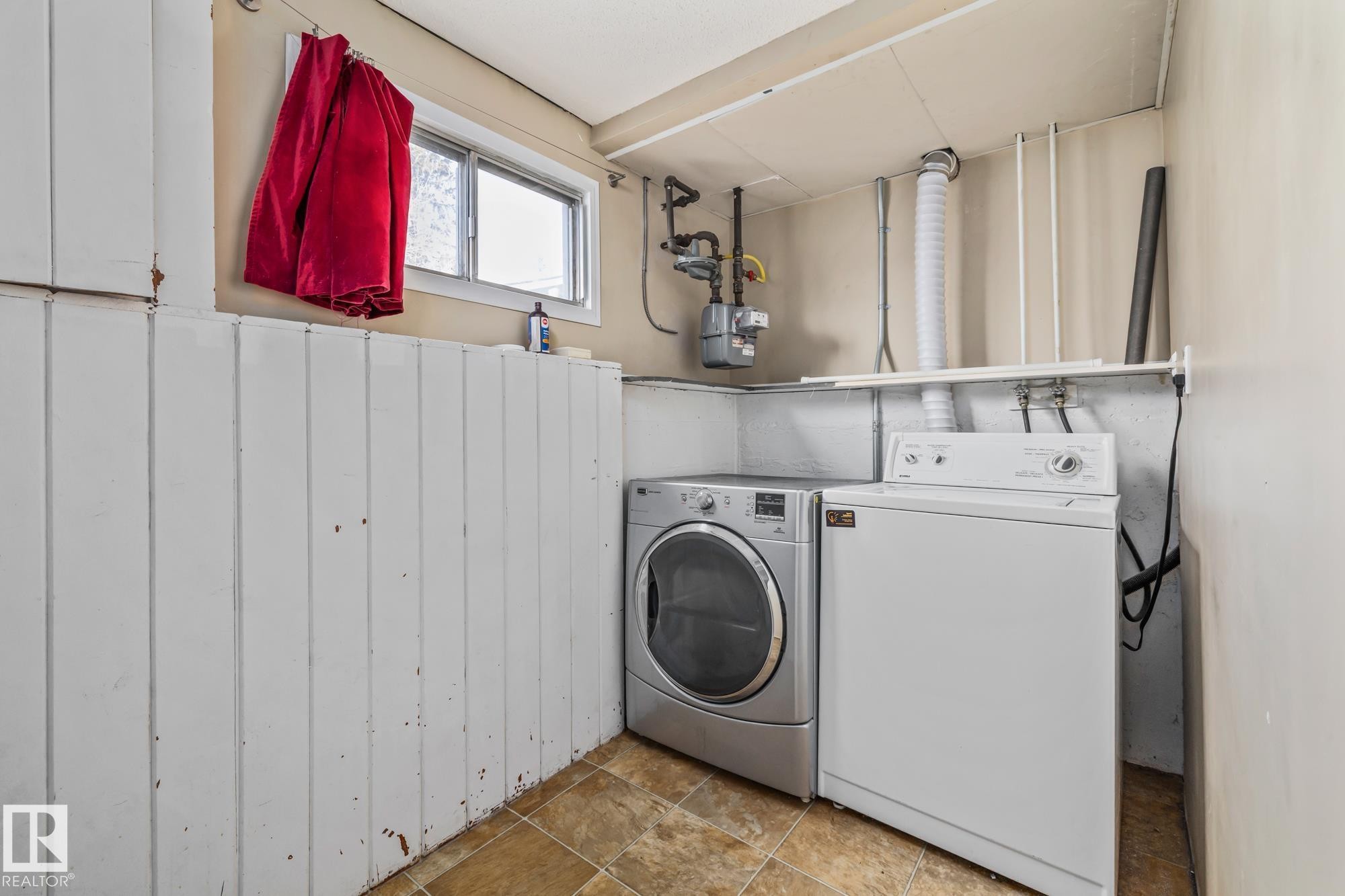 60 Fair Oaks Drive, St. Albert, AB - Indoor Photo Showing Laundry Room