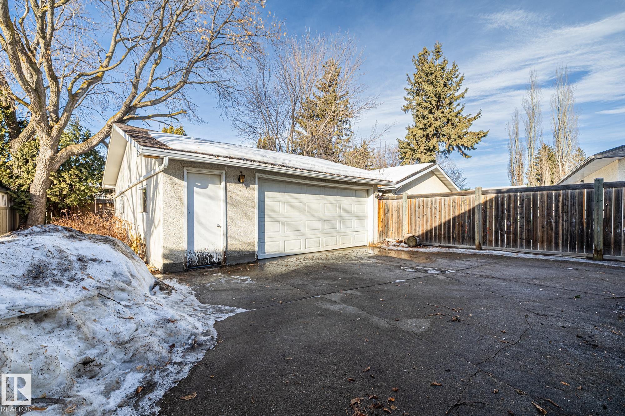 60 Fair Oaks Drive, St. Albert, AB - Outdoor