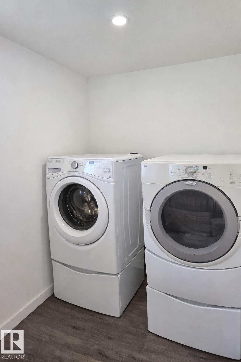 Laundry area with dark wood finished floors, washing machine and dryer, and recessed lighting - 4513 53 Avenue, Wetaskiwin, AB - Indoor Photo Showing Laundry Room