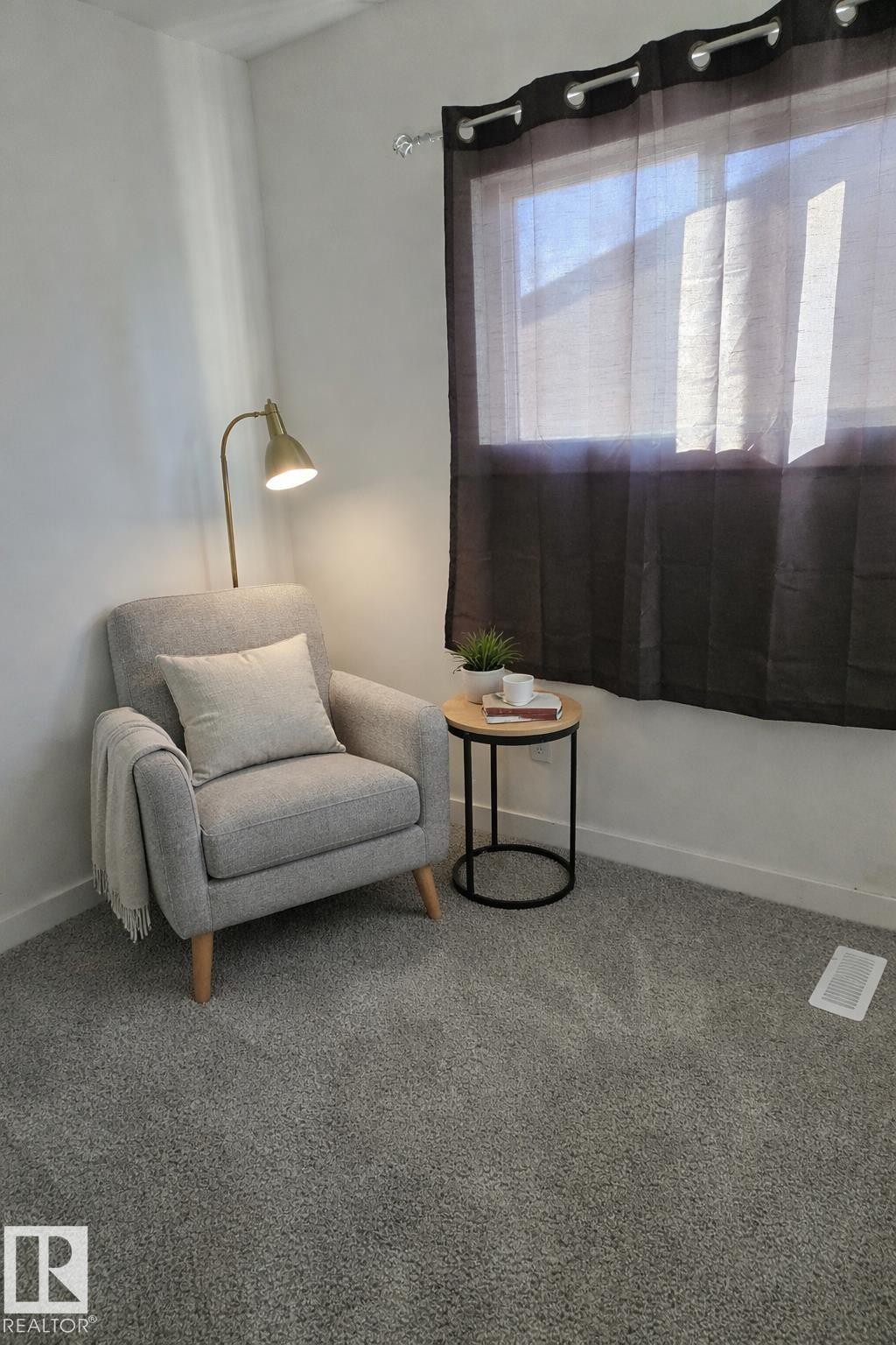 Living area with carpet and baseboards - 4513 53 Avenue, Wetaskiwin, AB - Indoor Photo Showing Other Room