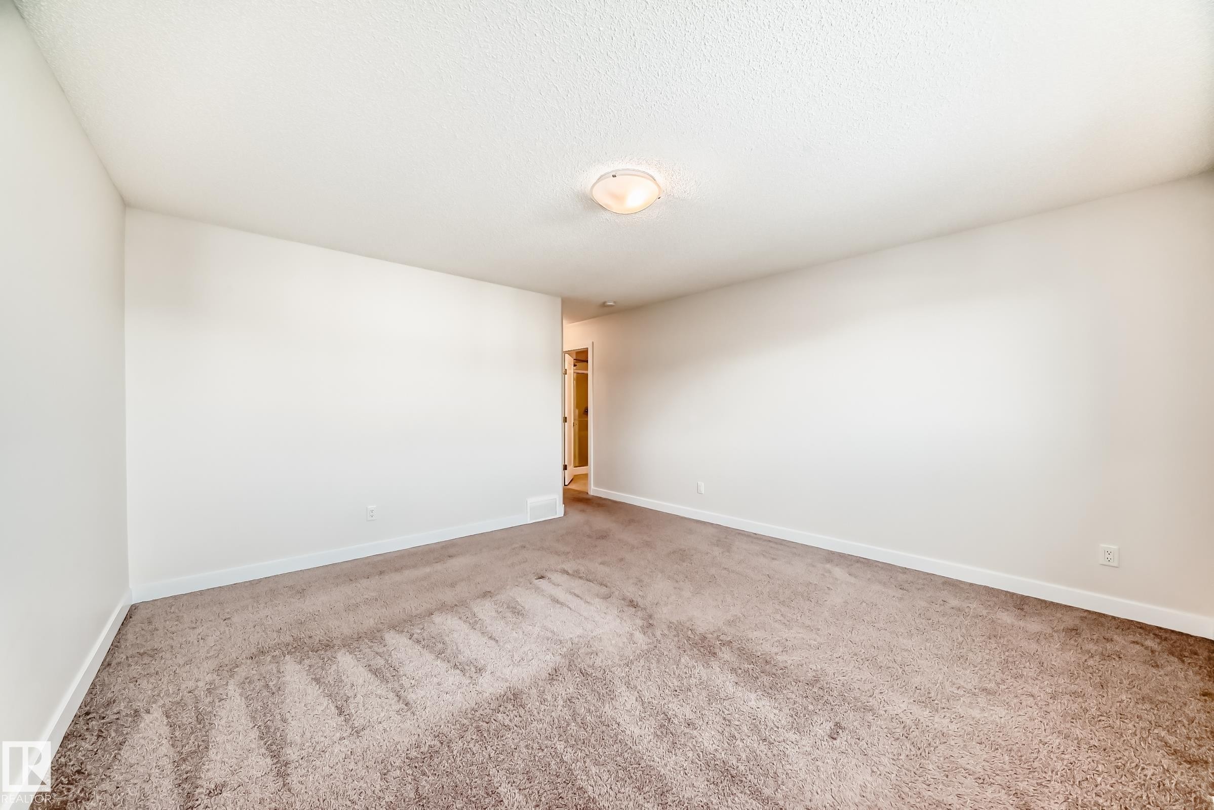 Unfurnished room featuring carpet flooring and baseboards - 17926 62A Street, Edmonton, AB - Indoor Photo Showing Other Room
