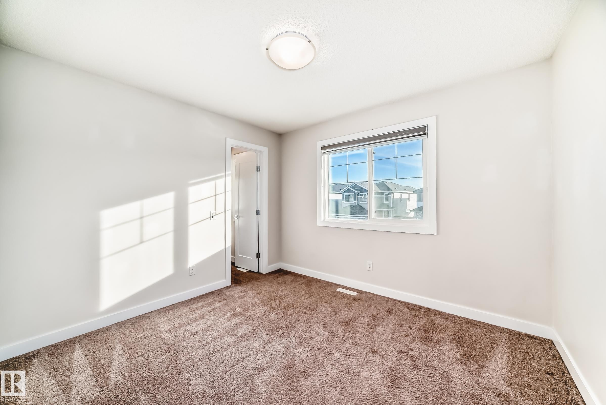 Unfurnished room featuring baseboards and carpet floors - 17926 62A Street, Edmonton, AB - Indoor Photo Showing Other Room