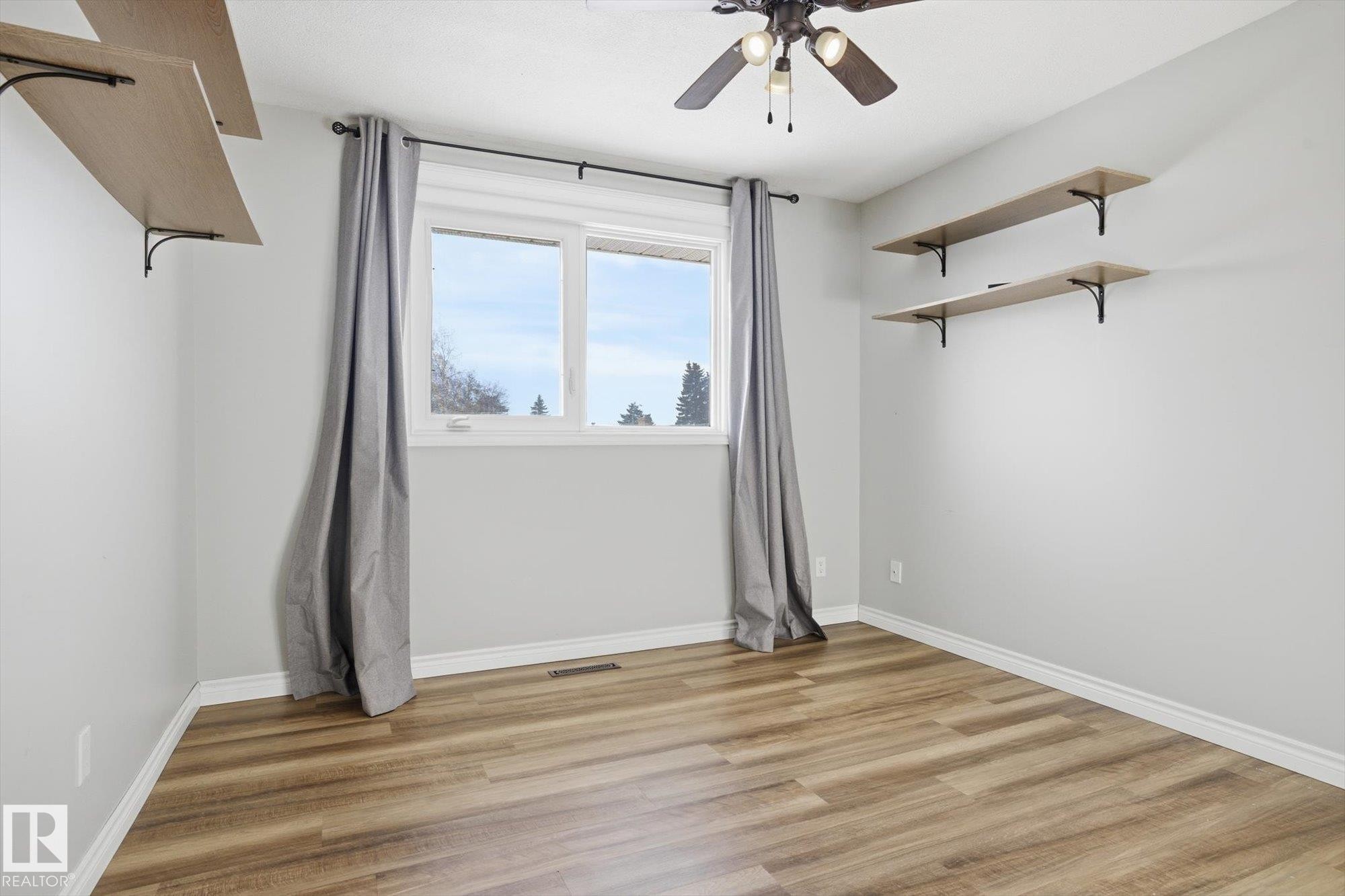7807 145 Avenue, Edmonton, AB - Indoor Photo Showing Other Room