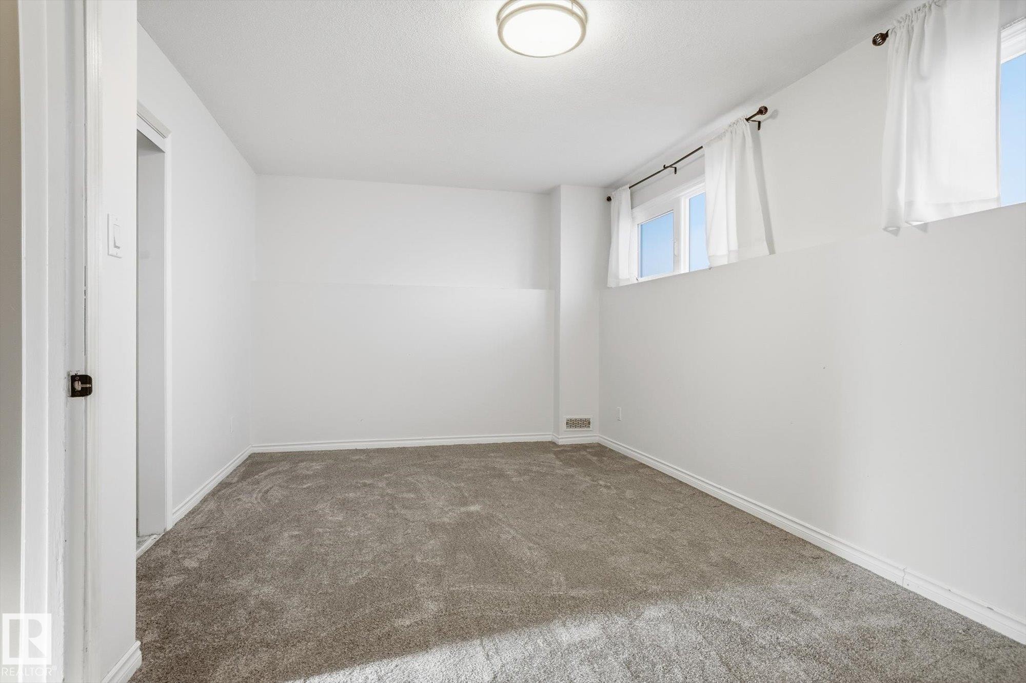 7807 145 Avenue, Edmonton, AB - Indoor Photo Showing Other Room