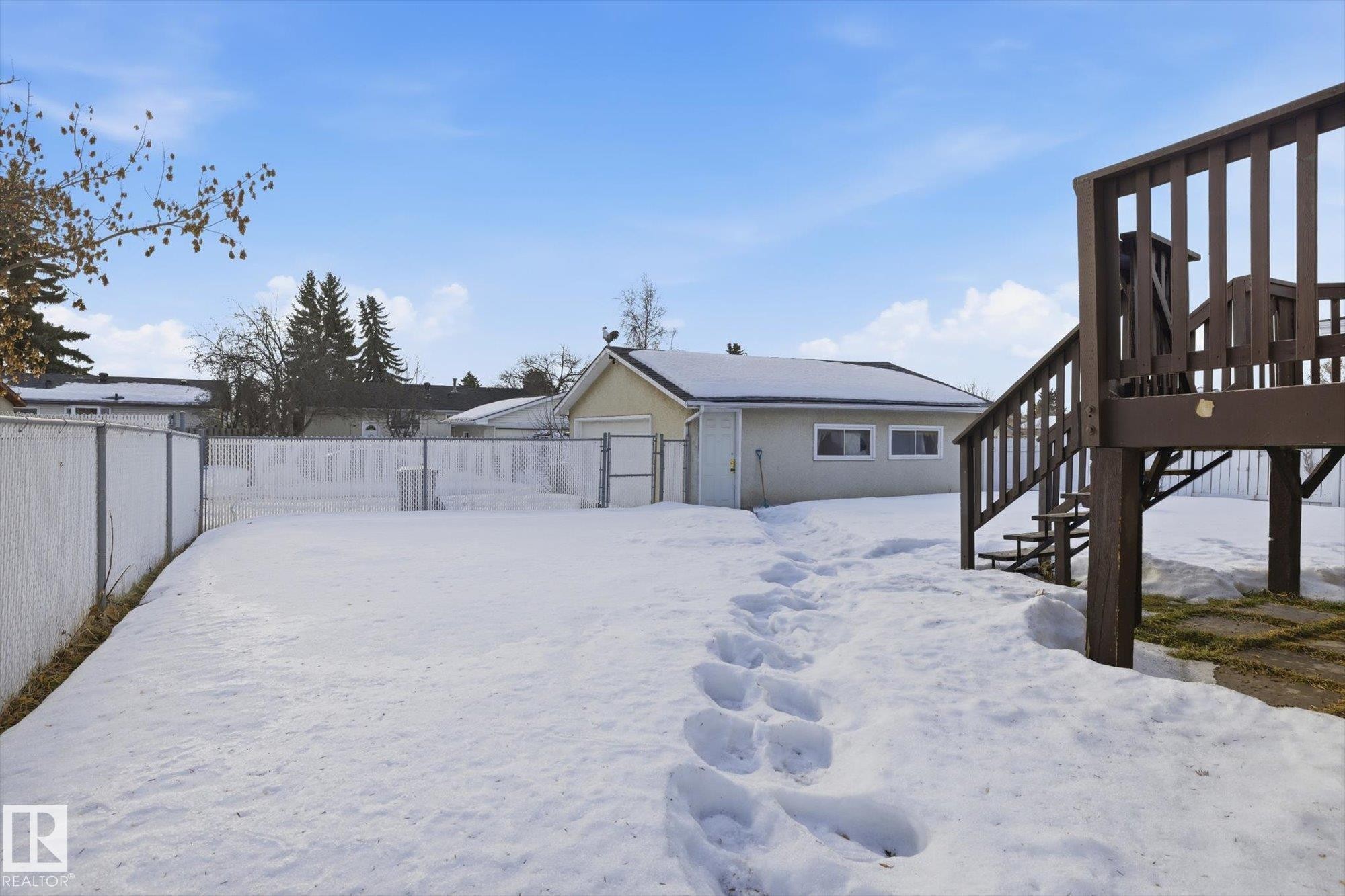 Massive 26'x24' garage with parking pad. - 7807 145 Avenue, Edmonton, AB - Outdoor