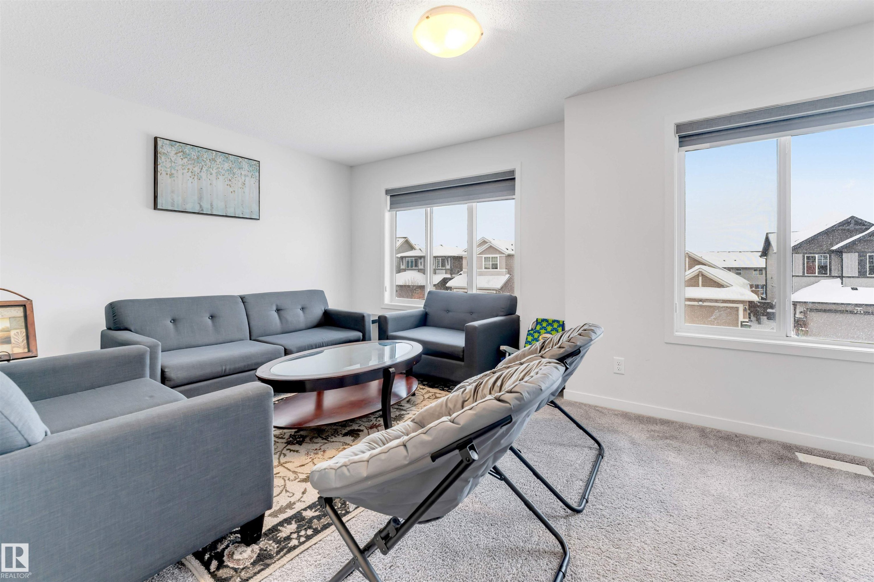 933 Mcconachie Boulevard, Edmonton, AB - Indoor Photo Showing Living Room