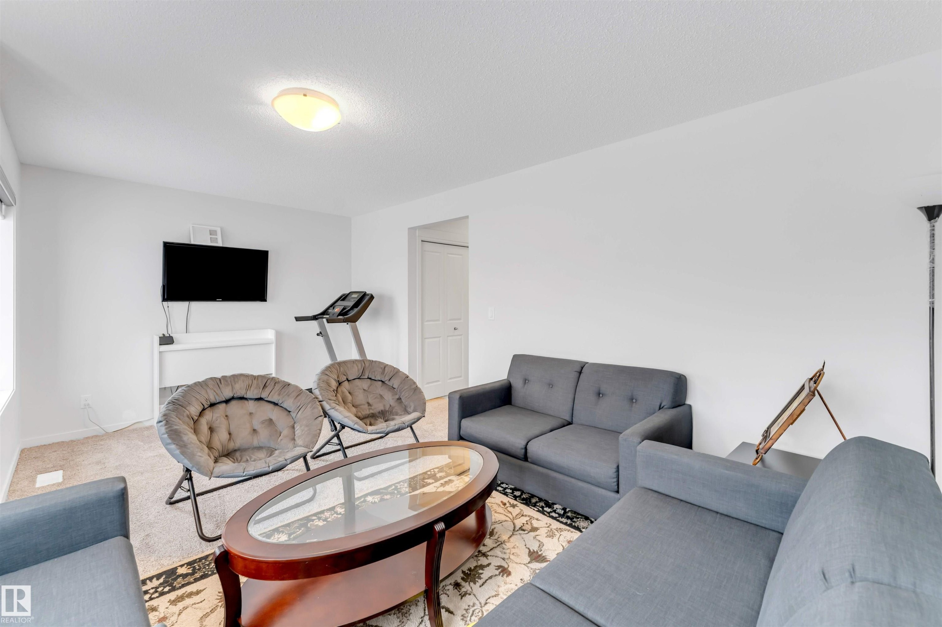 933 Mcconachie Boulevard, Edmonton, AB - Indoor Photo Showing Living Room