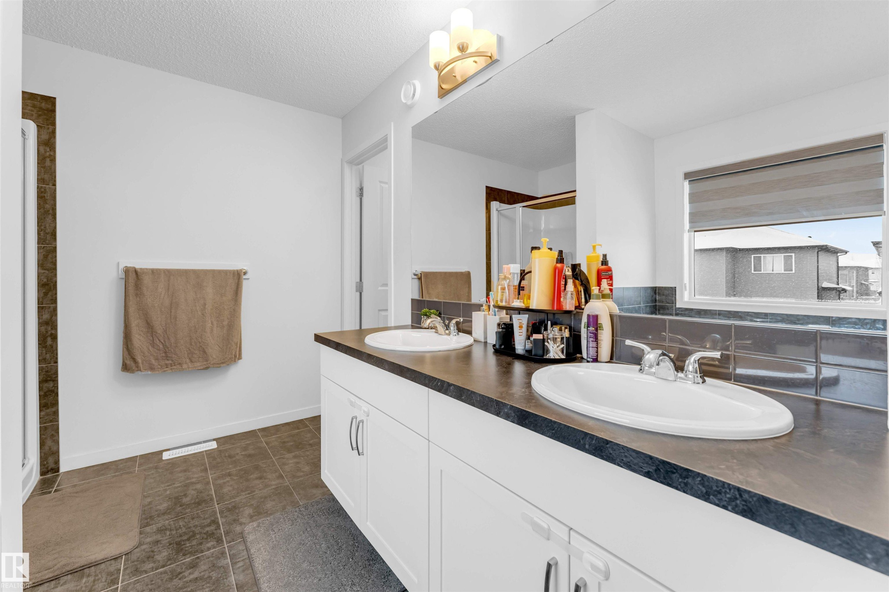 933 Mcconachie Boulevard, Edmonton, AB - Indoor Photo Showing Bathroom