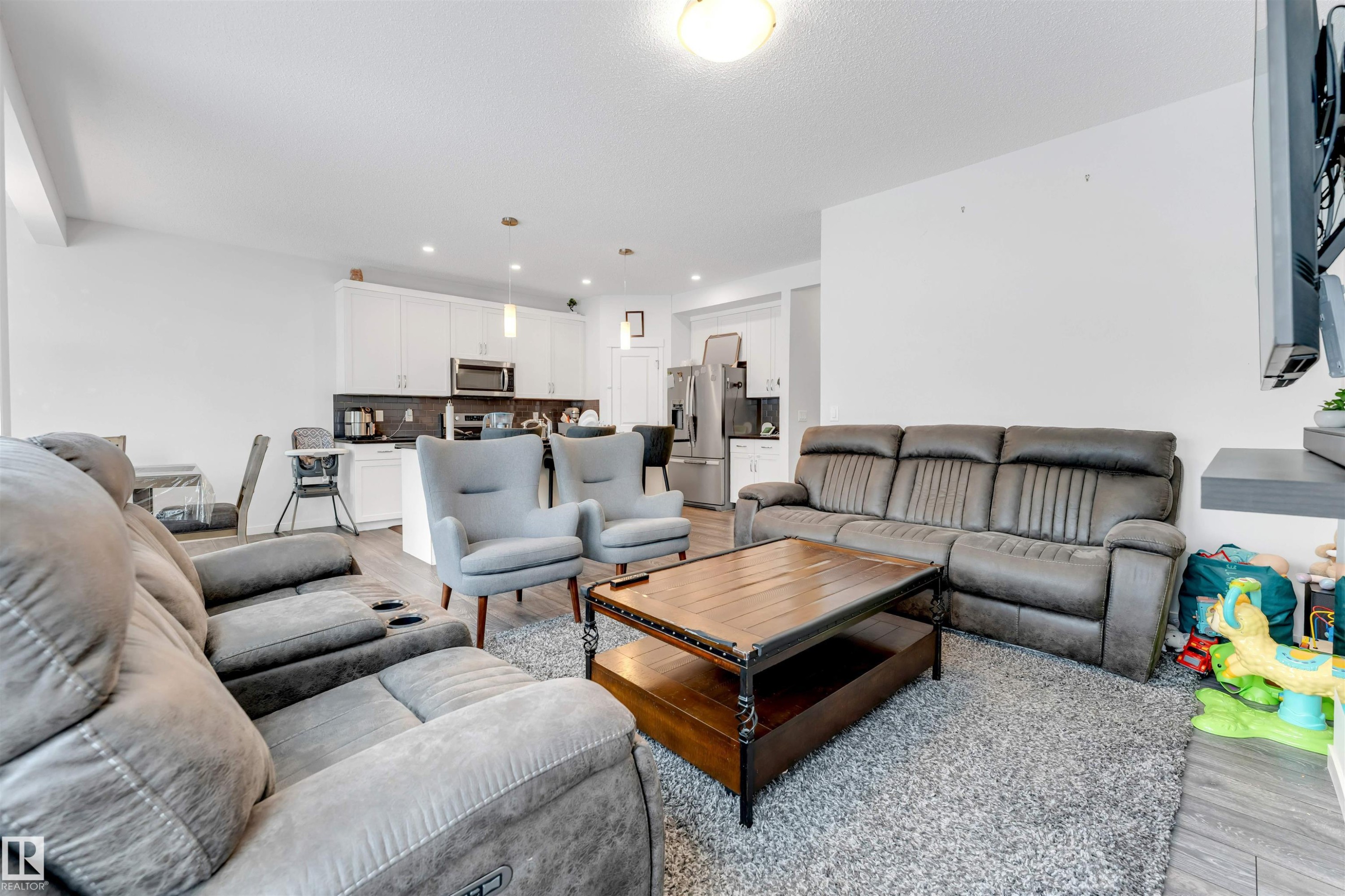 933 Mcconachie Boulevard, Edmonton, AB - Indoor Photo Showing Living Room