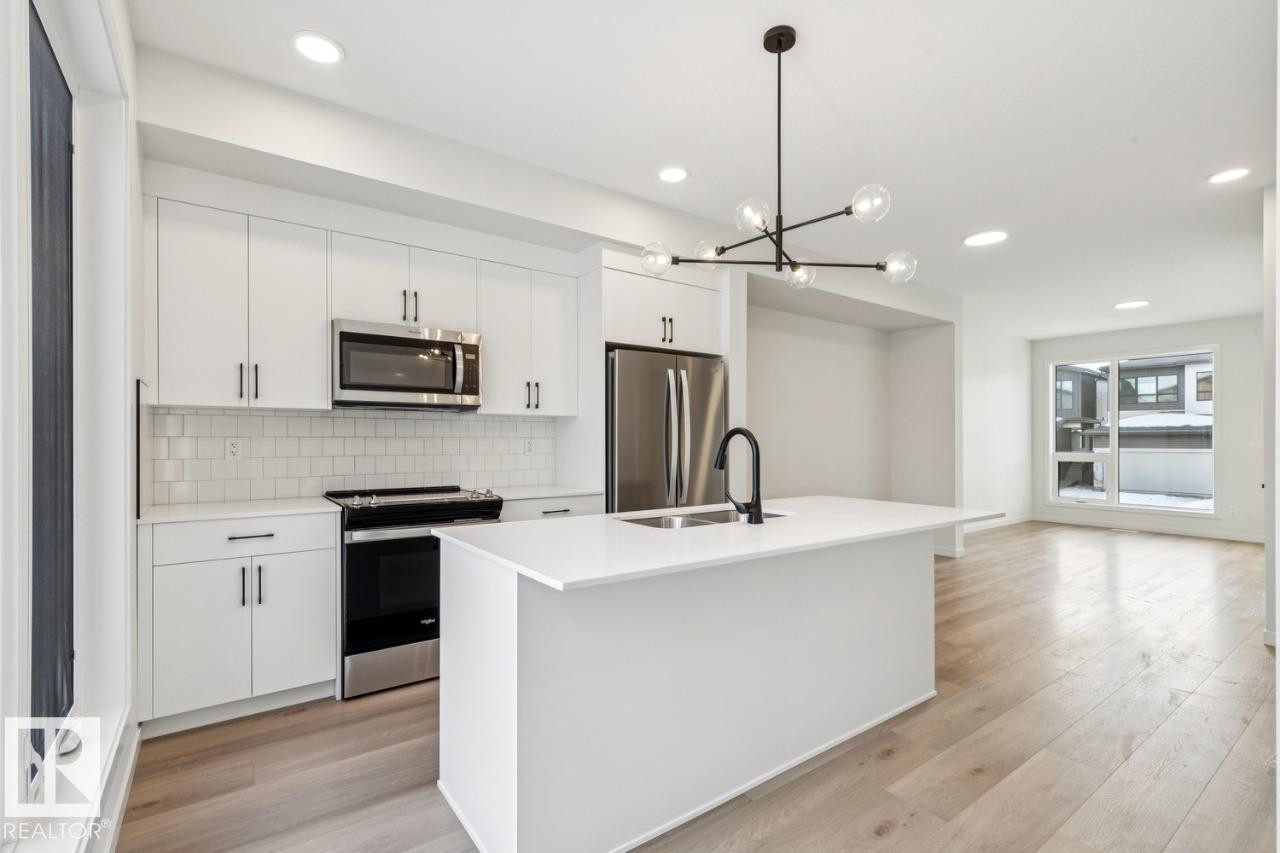 7460 Klapstein Crescent, Edmonton, AB - Indoor Photo Showing Kitchen With Double Sink With Upgraded Kitchen