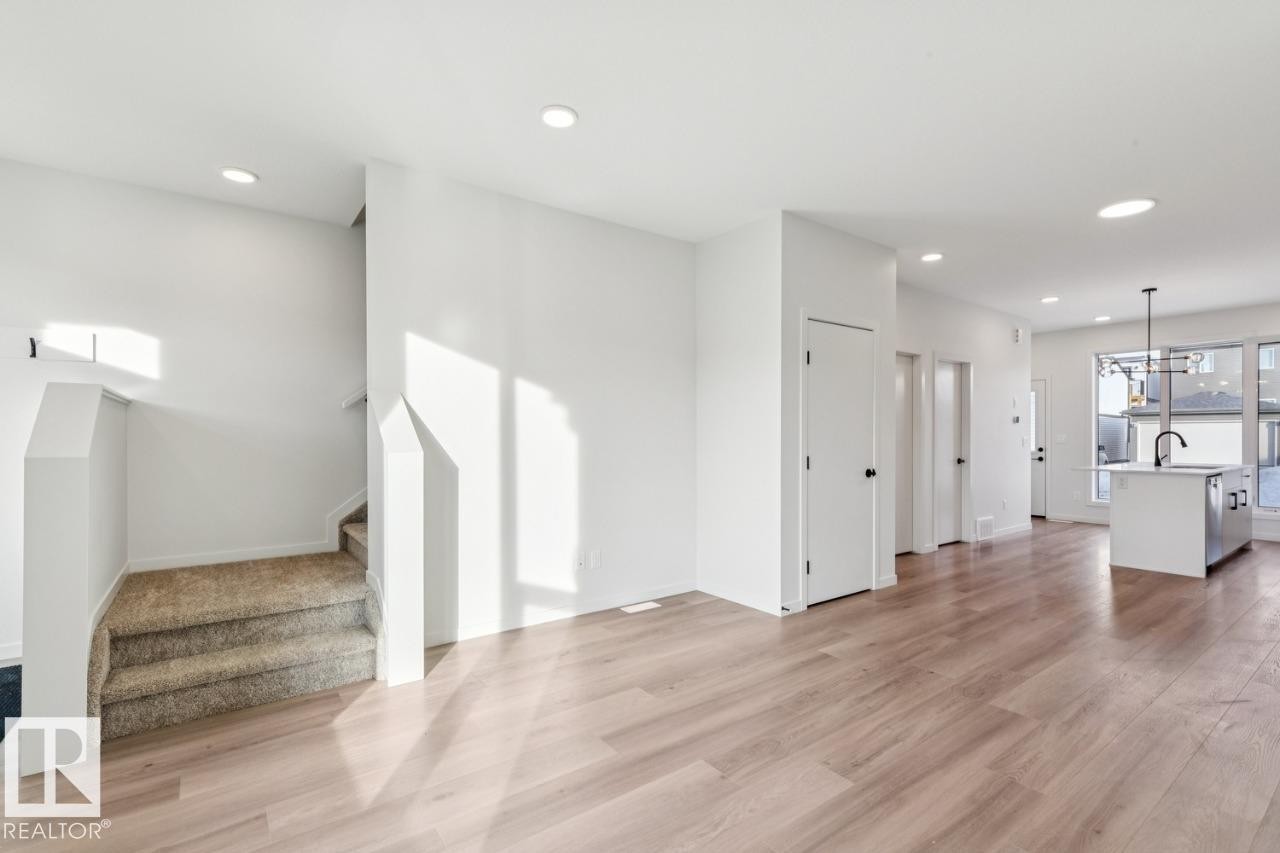 7460 Klapstein Crescent, Edmonton, AB - Indoor