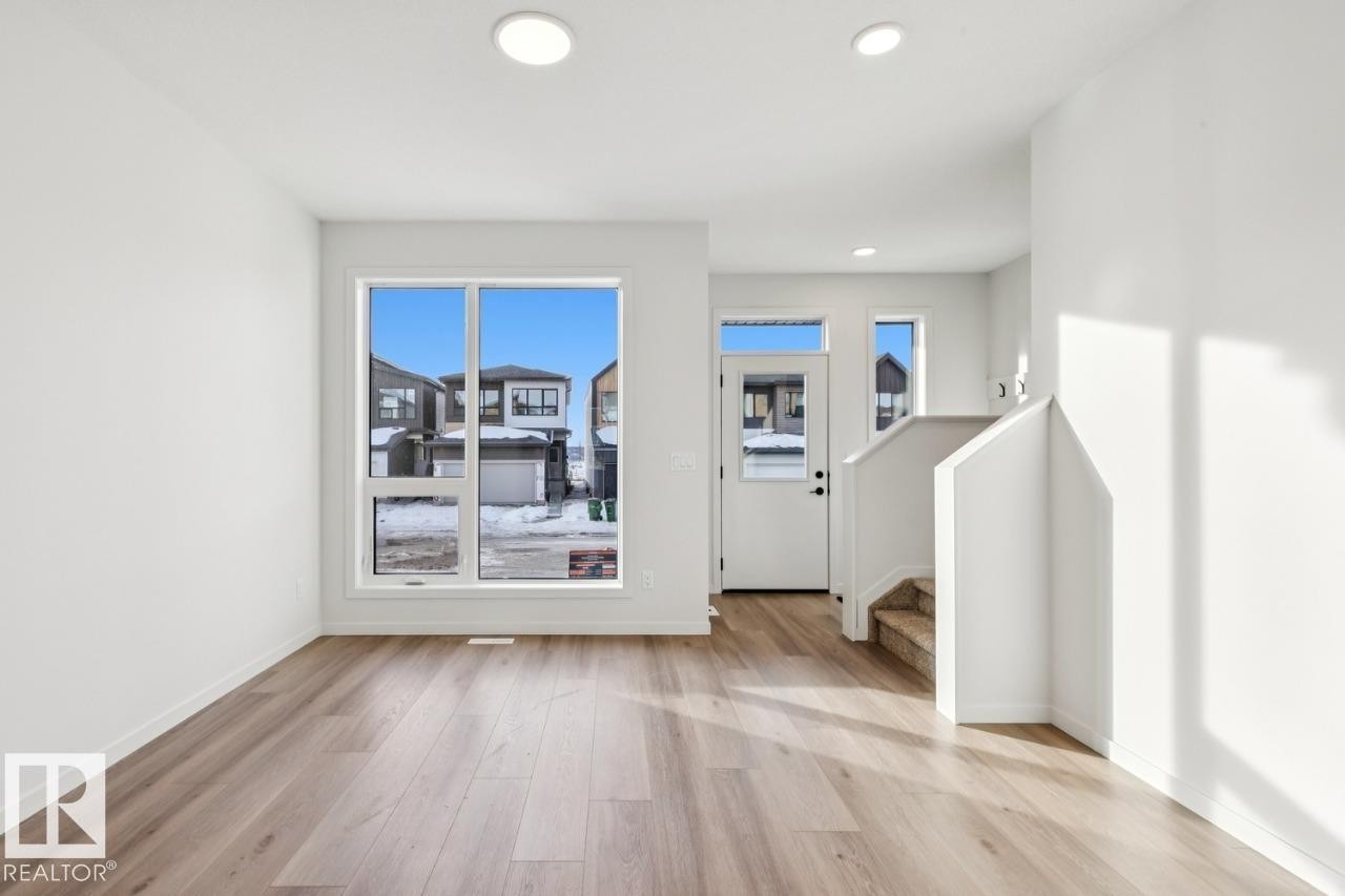 7460 Klapstein Crescent, Edmonton, AB - Indoor