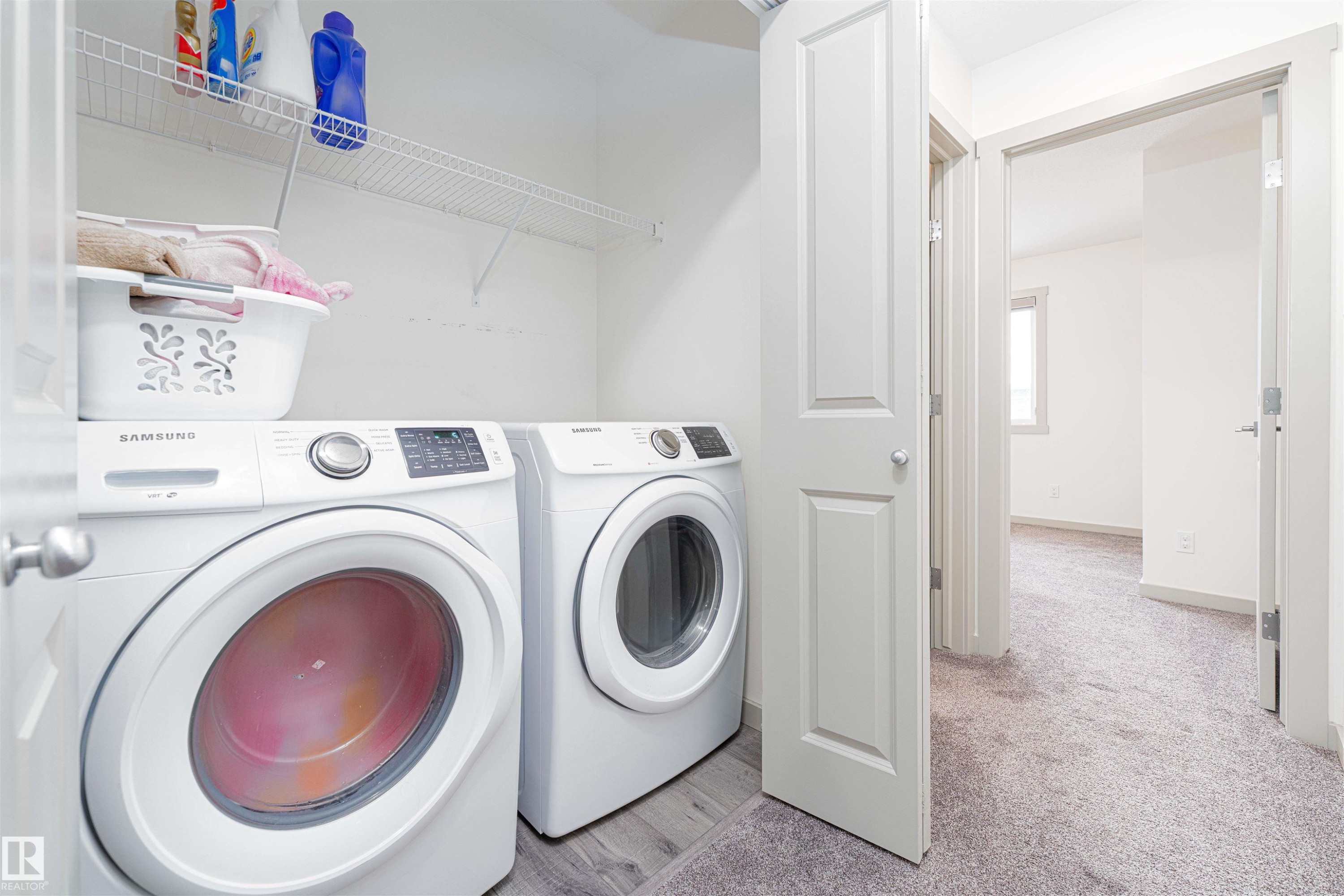 Laundry area with independent washer and dryer and light colored carpet - 2330 Kelly Circle, Edmonton, AB - Indoor Photo Showing Laundry Room