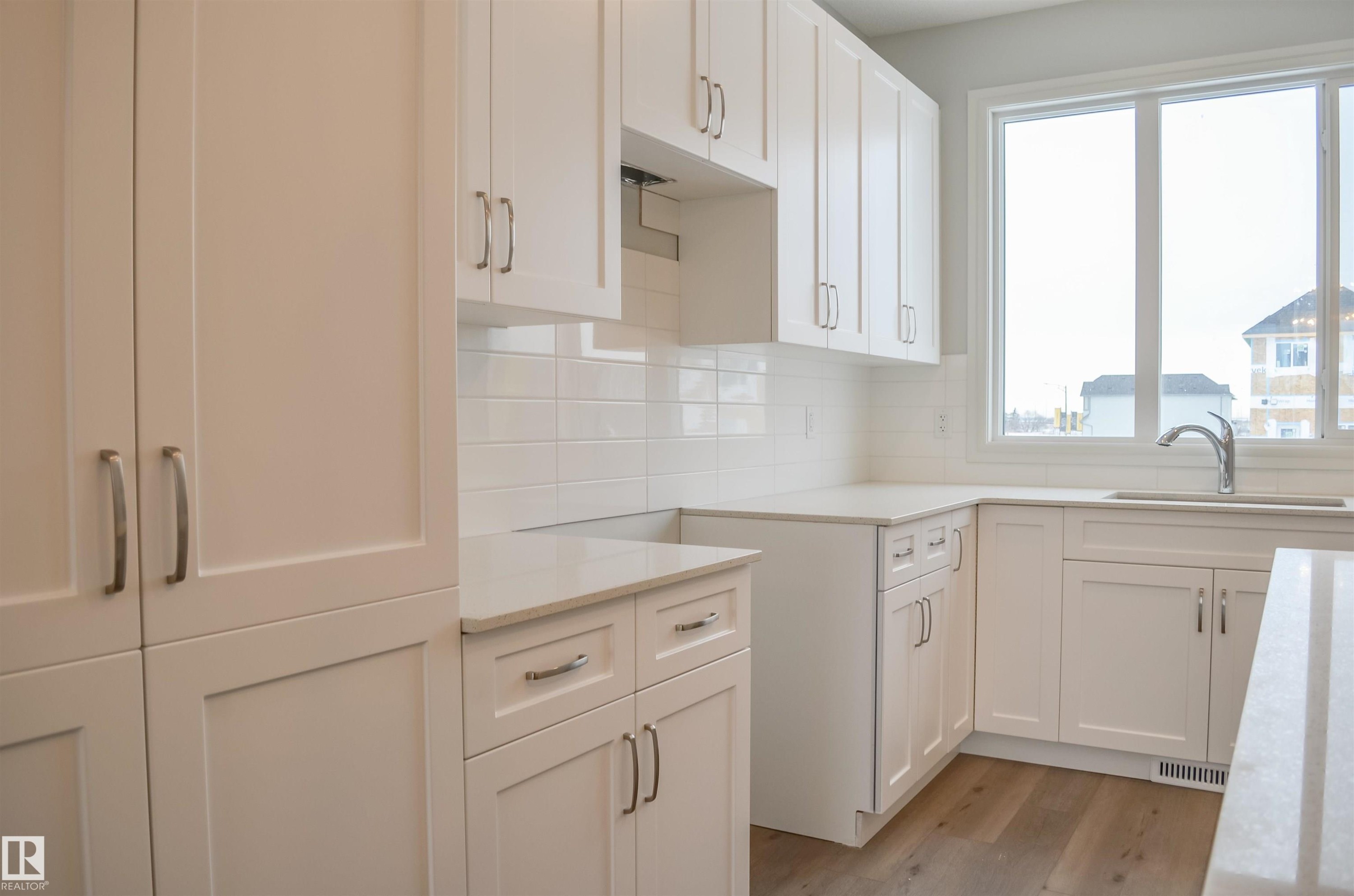 21031 25 Avenue, Edmonton, AB - Indoor Photo Showing Kitchen