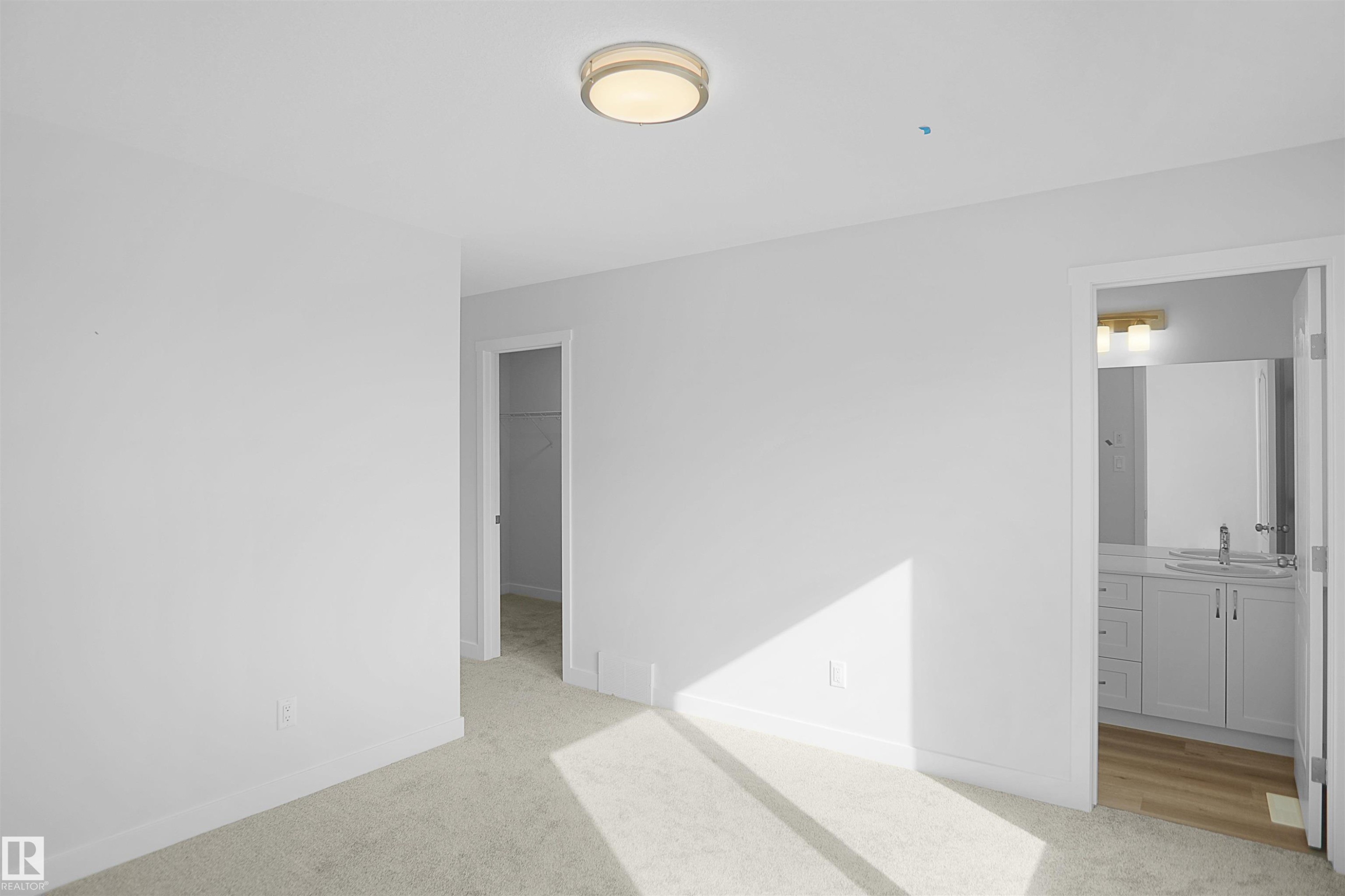 21027 25 Avenue, Edmonton, AB - Indoor Photo Showing Other Room