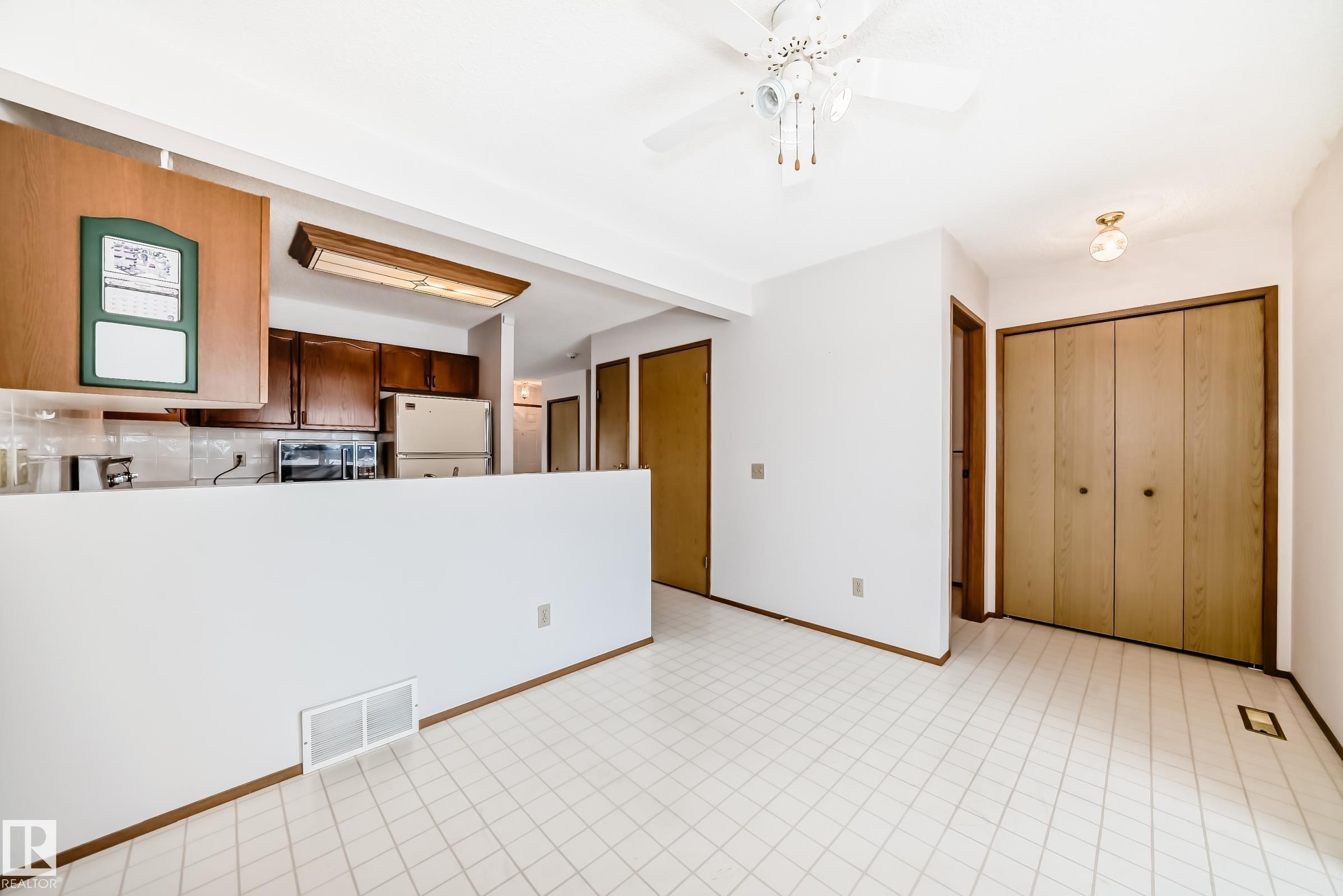 108 1 Aberdeen Way, Stony Plain, AB - Indoor Photo Showing Kitchen