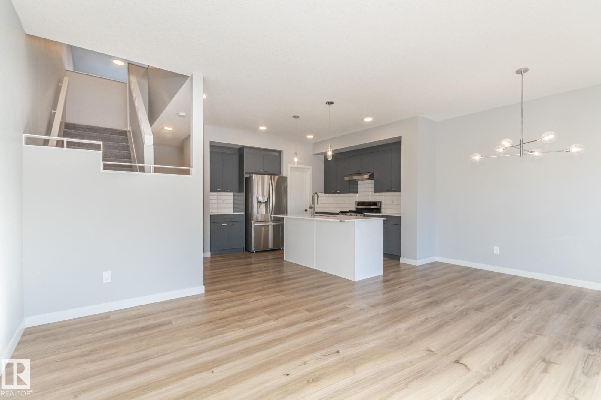 103 Garneau Gate, Spruce Grove, AB - Indoor Photo Showing Kitchen With Upgraded Kitchen