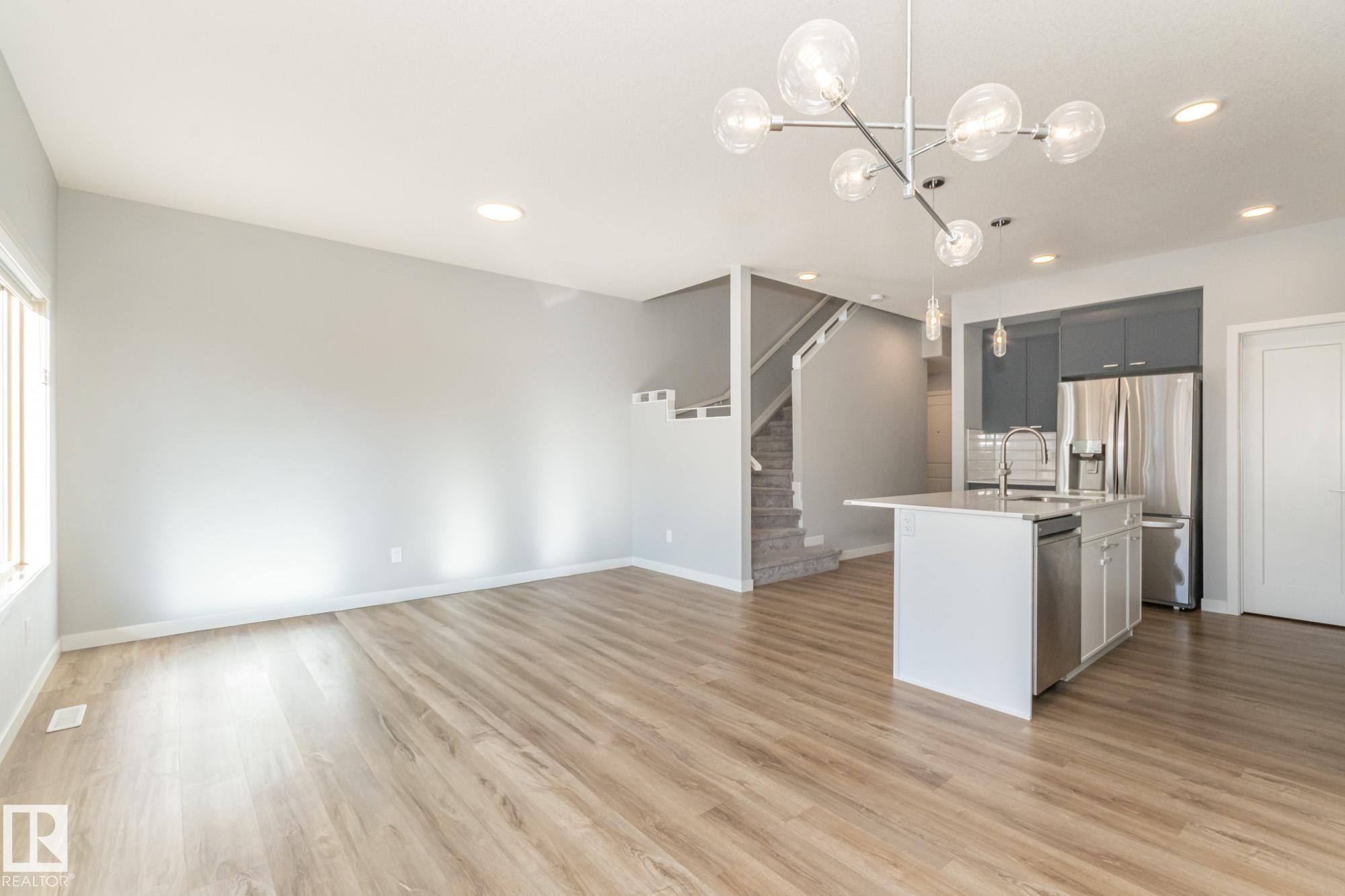 103 Garneau Gate, Spruce Grove, AB - Indoor Photo Showing Kitchen With Stainless Steel Kitchen
