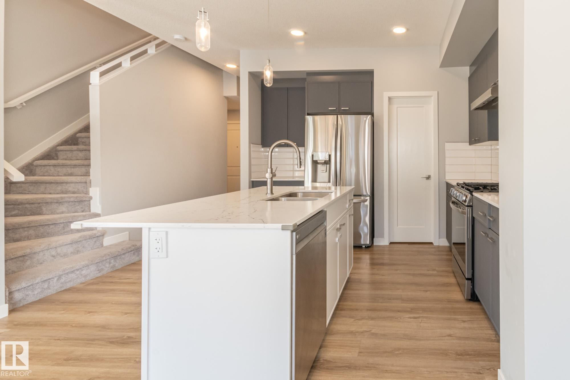 103 Garneau Gate, Spruce Grove, AB - Indoor Photo Showing Kitchen With Stainless Steel Kitchen With Double Sink With Upgraded Kitchen