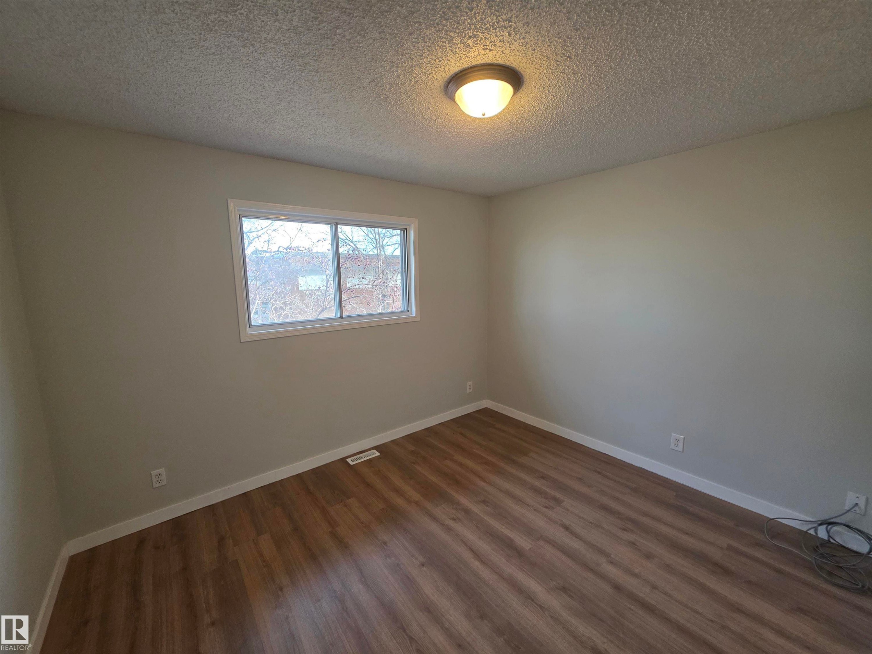 Edmonton, AB - Indoor Photo Showing Other Room