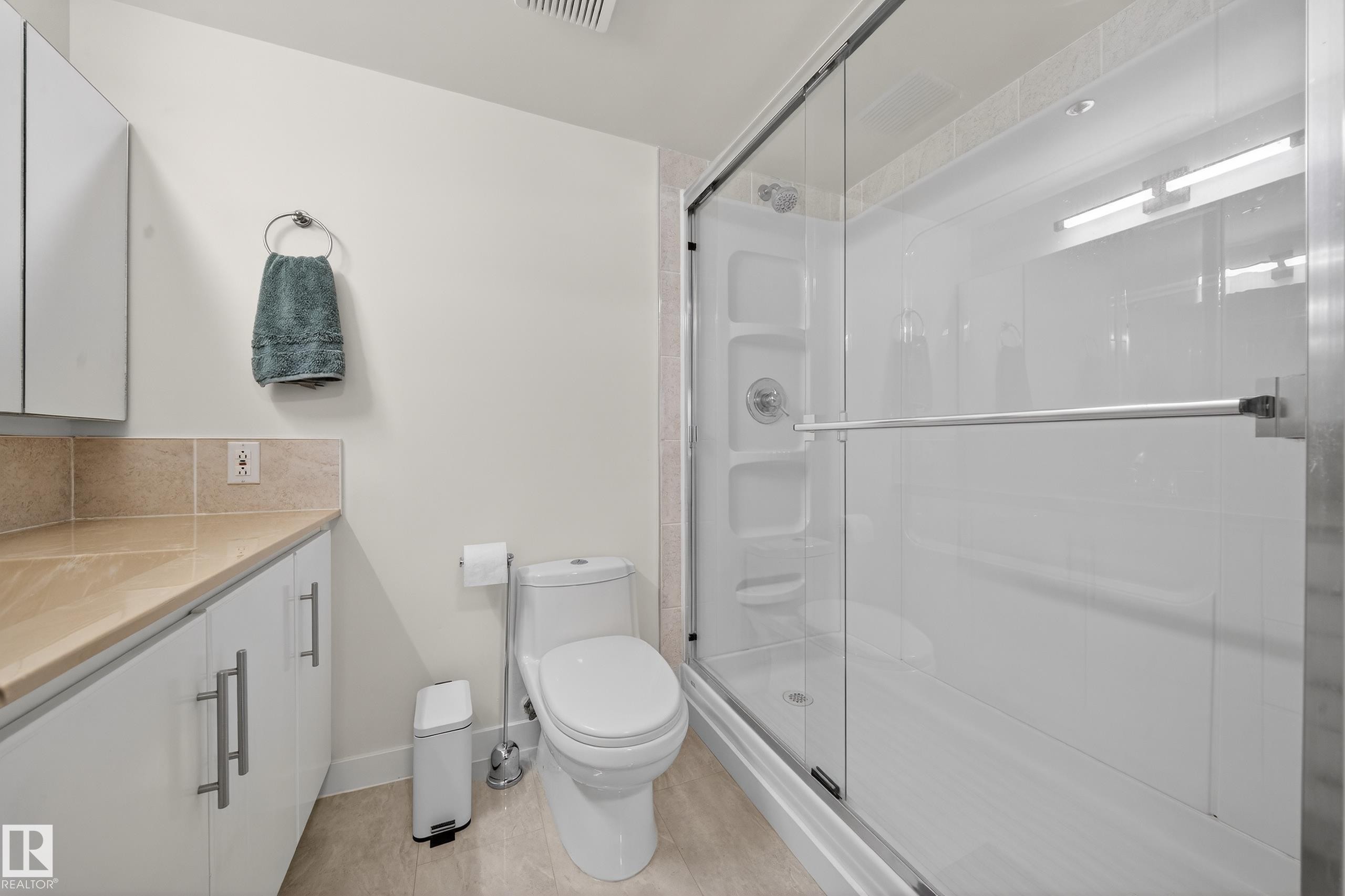 205 10130 114 Street, Edmonton, AB - Indoor Photo Showing Bathroom