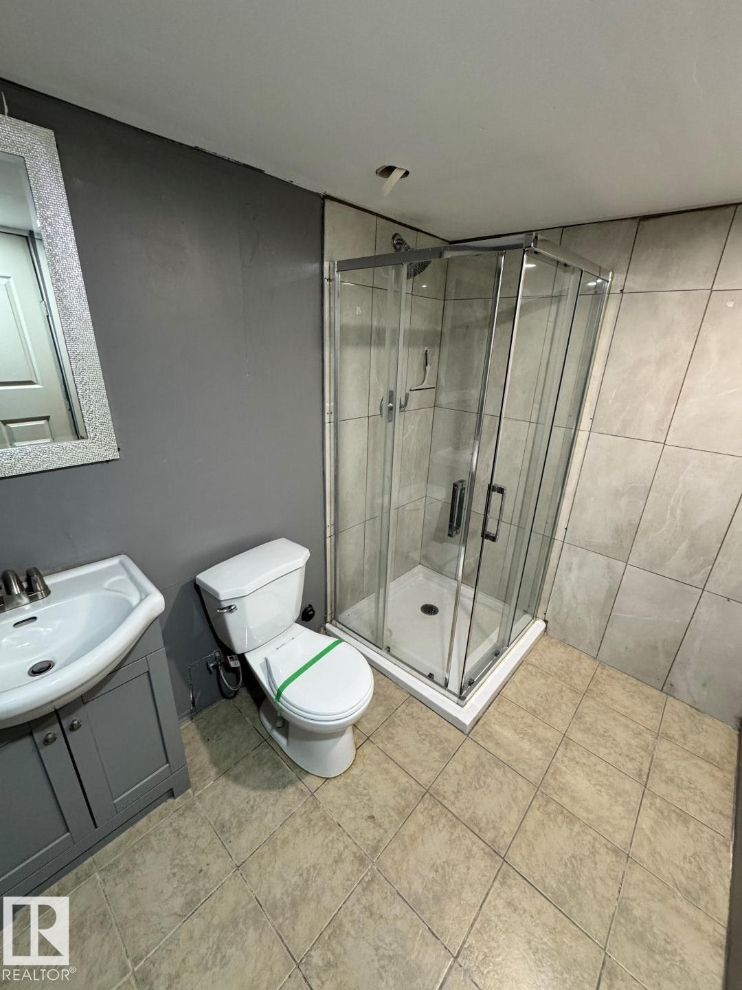 22724 97 Avenue, Edmonton, AB - Indoor Photo Showing Bathroom