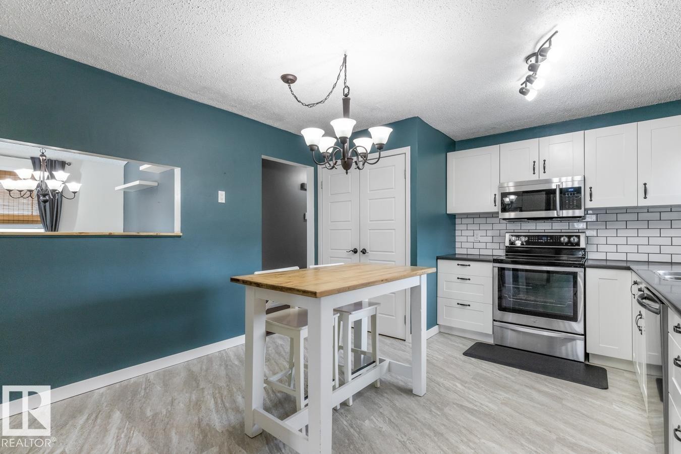 4308 35 Avenue, Leduc, AB - Indoor Photo Showing Kitchen