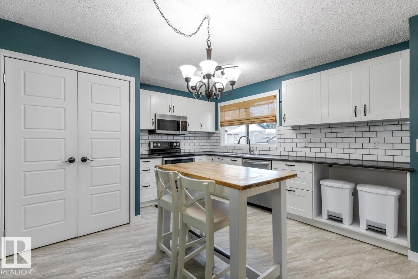 4308 35 Avenue, Leduc, AB - Indoor Photo Showing Kitchen