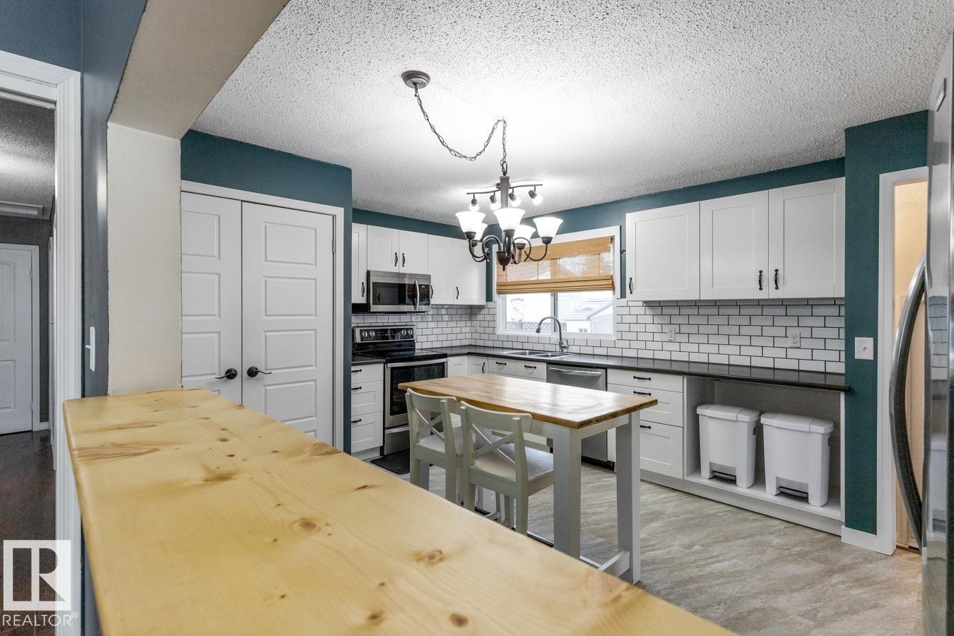 4308 35 Avenue, Leduc, AB - Indoor Photo Showing Kitchen