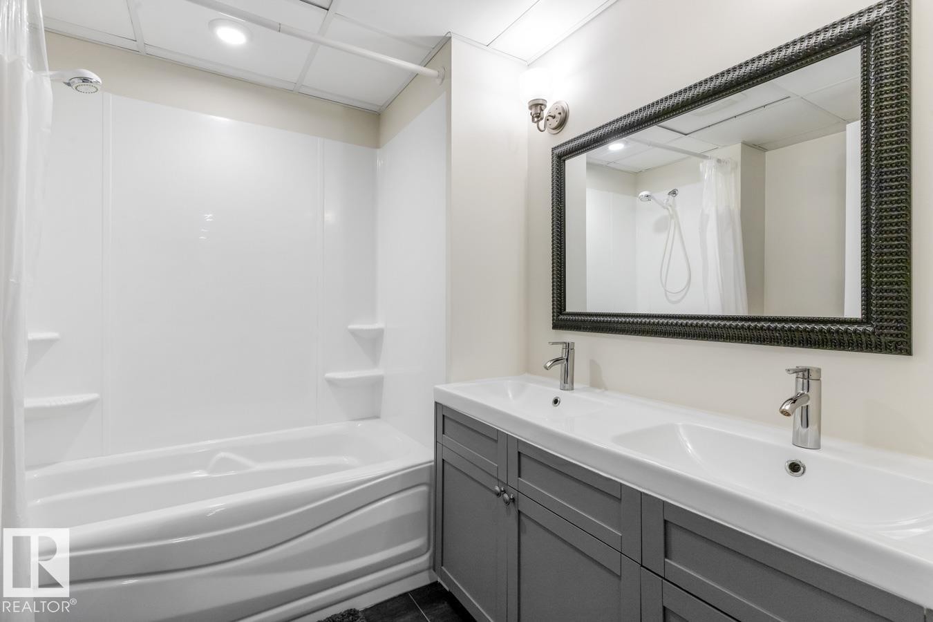 4308 35 Avenue, Leduc, AB - Indoor Photo Showing Bathroom