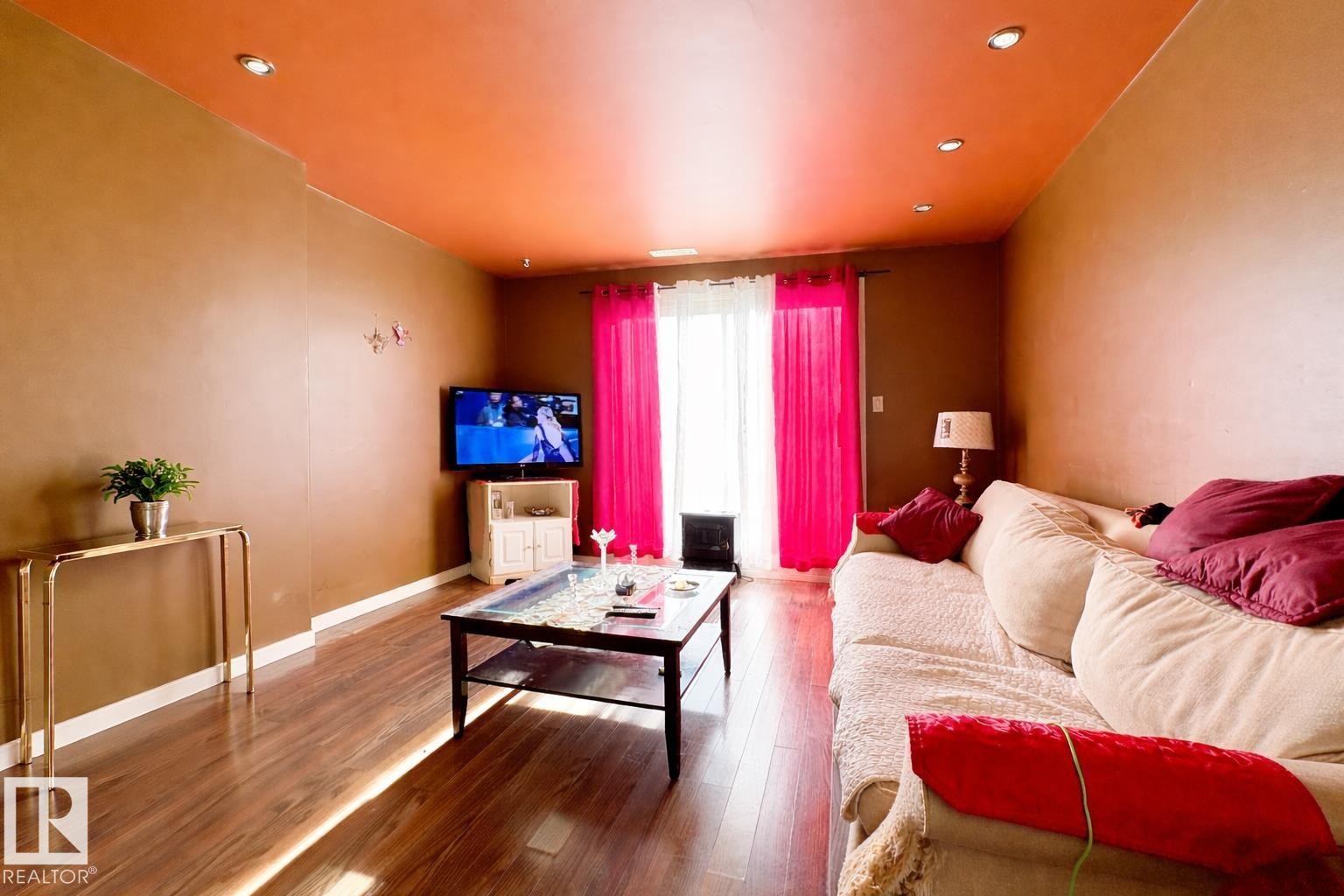 161 Lancaster Terrace, Edmonton, AB - Indoor Photo Showing Living Room