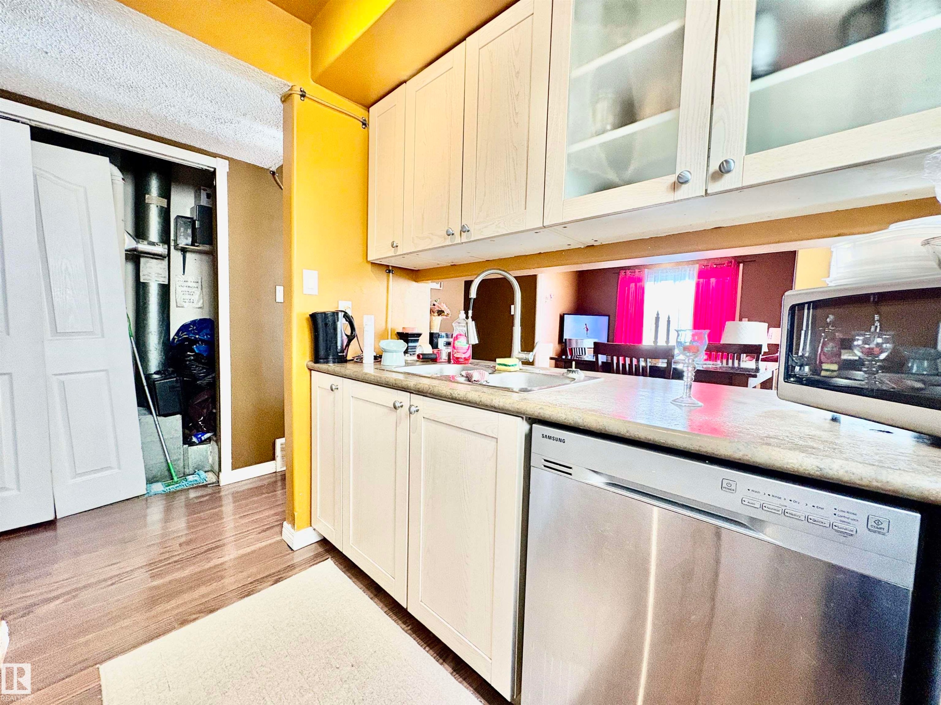161 Lancaster Terrace, Edmonton, AB - Indoor Photo Showing Kitchen