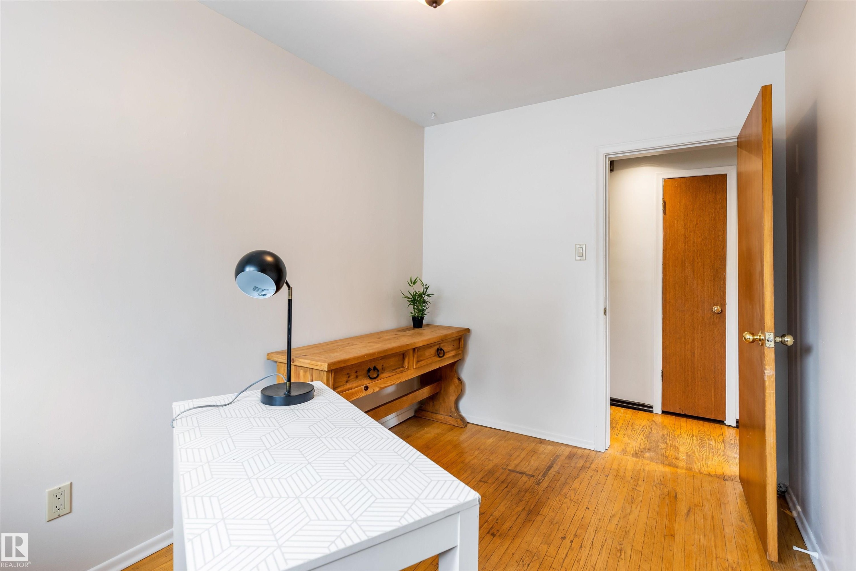 52 Belmont Drive, St. Albert, AB - Indoor Photo Showing Bedroom