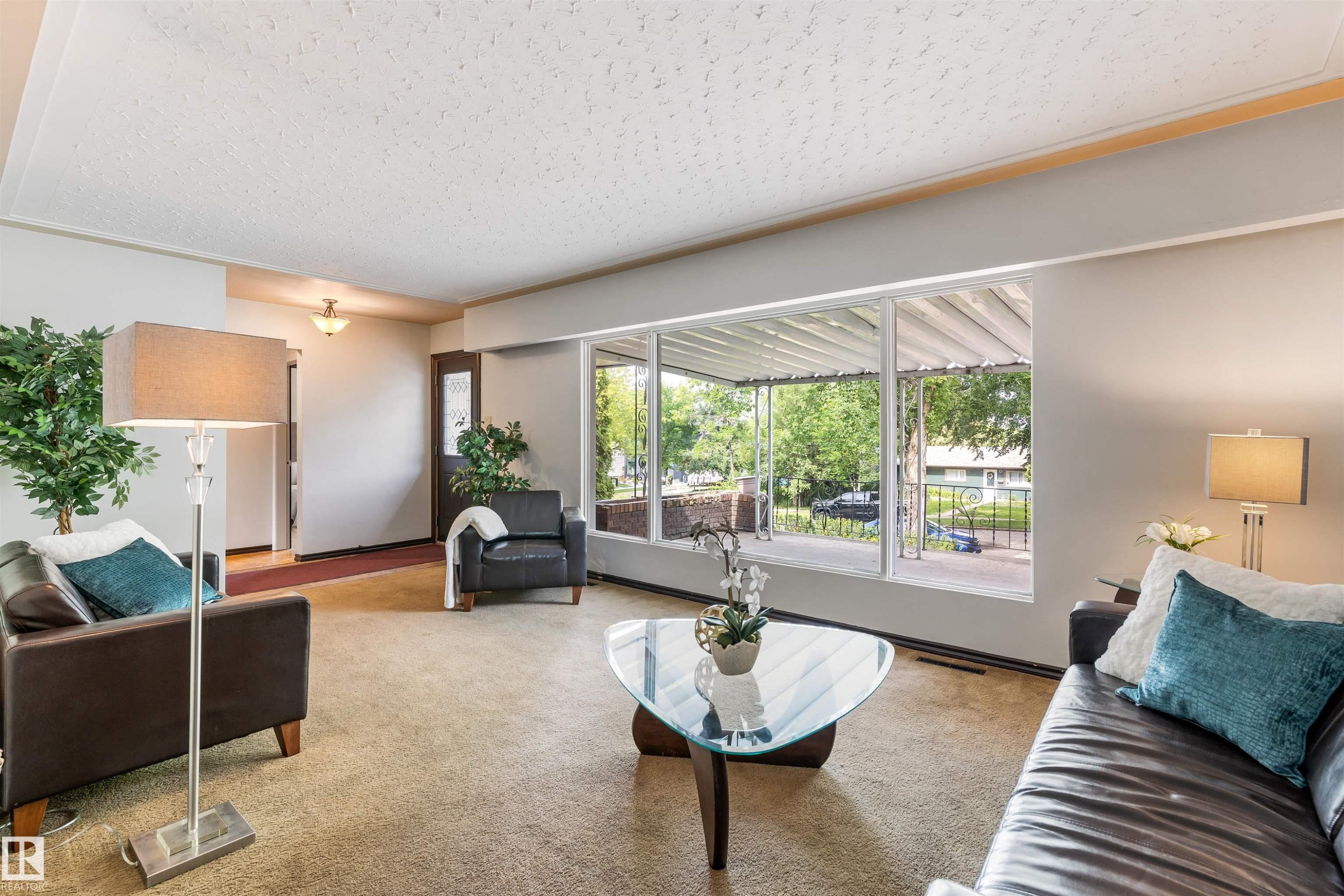 52 Belmont Drive, St. Albert, AB - Indoor Photo Showing Living Room