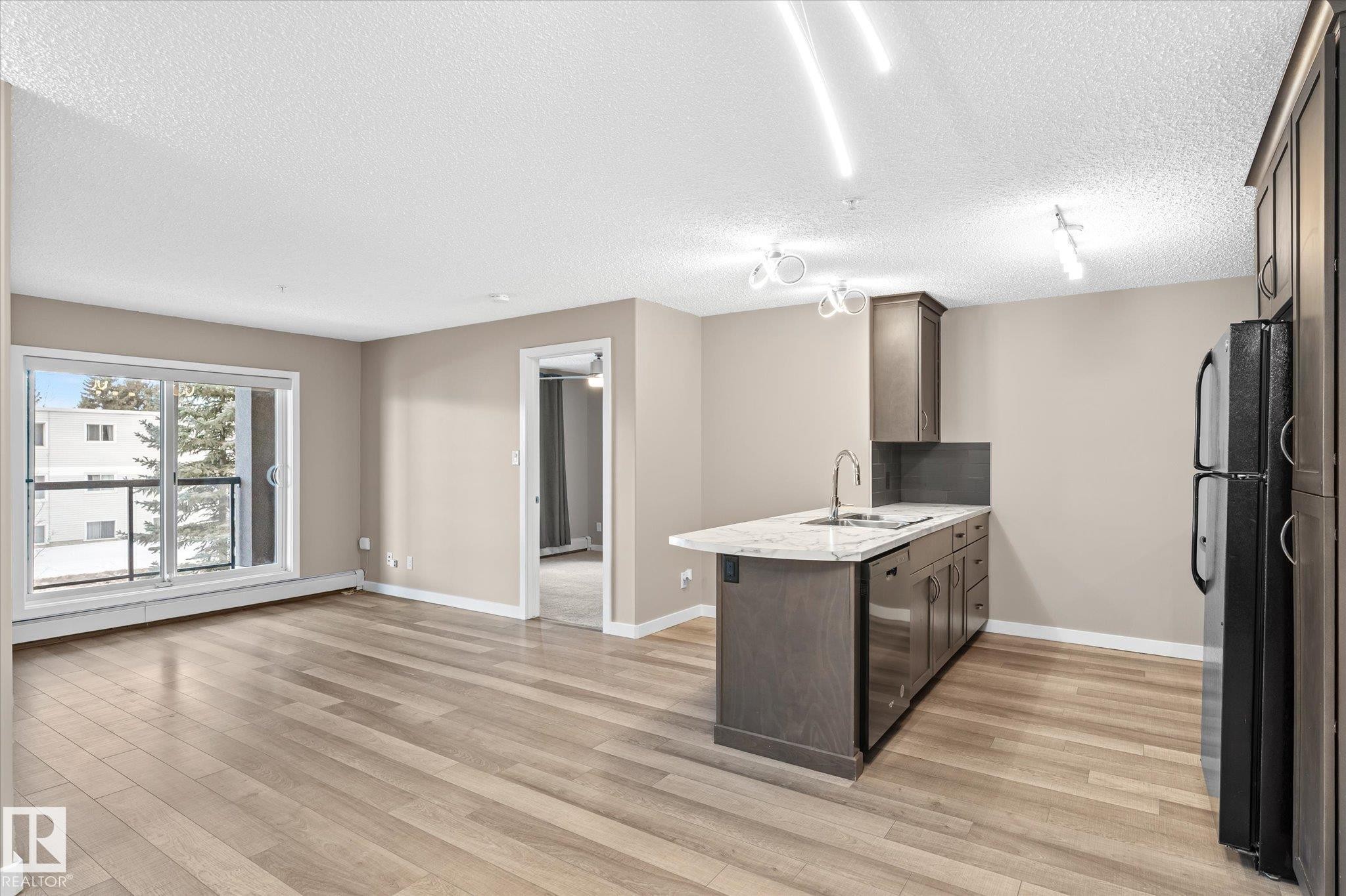 257 7805 71 Street, Edmonton, AB - Indoor Photo Showing Kitchen