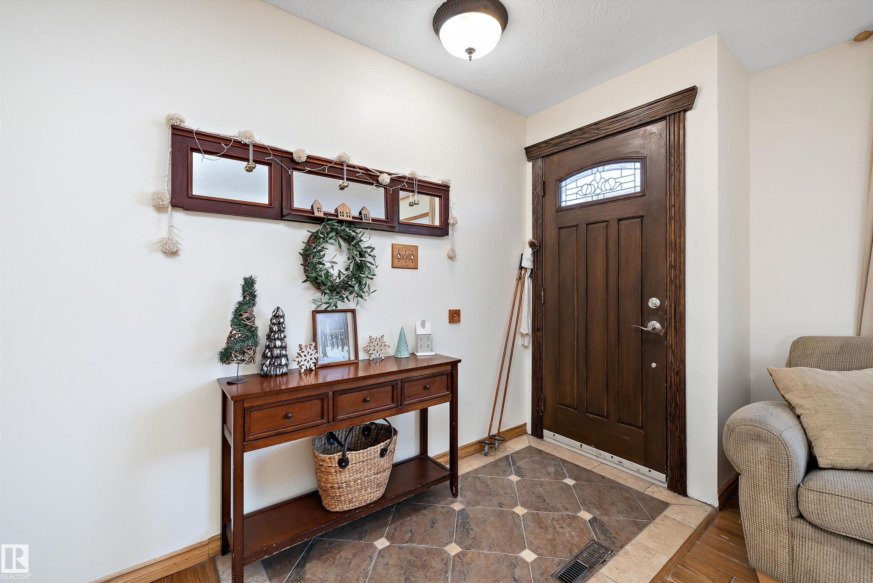 Foyer entrance featuring baseboards - 5703 143 Avenue, Edmonton, AB - Indoor Photo Showing Other Room