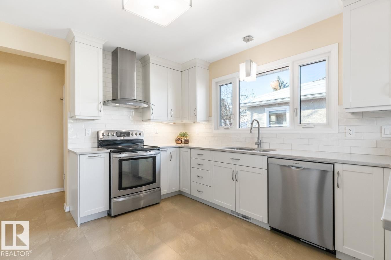 White kitchen with quartz counters and stainless steel appliances - 8707 Strathearn Drive, Edmonton, AB - Indoor Photo Showing Kitchen With Stainless Steel Kitchen With Upgraded Kitchen