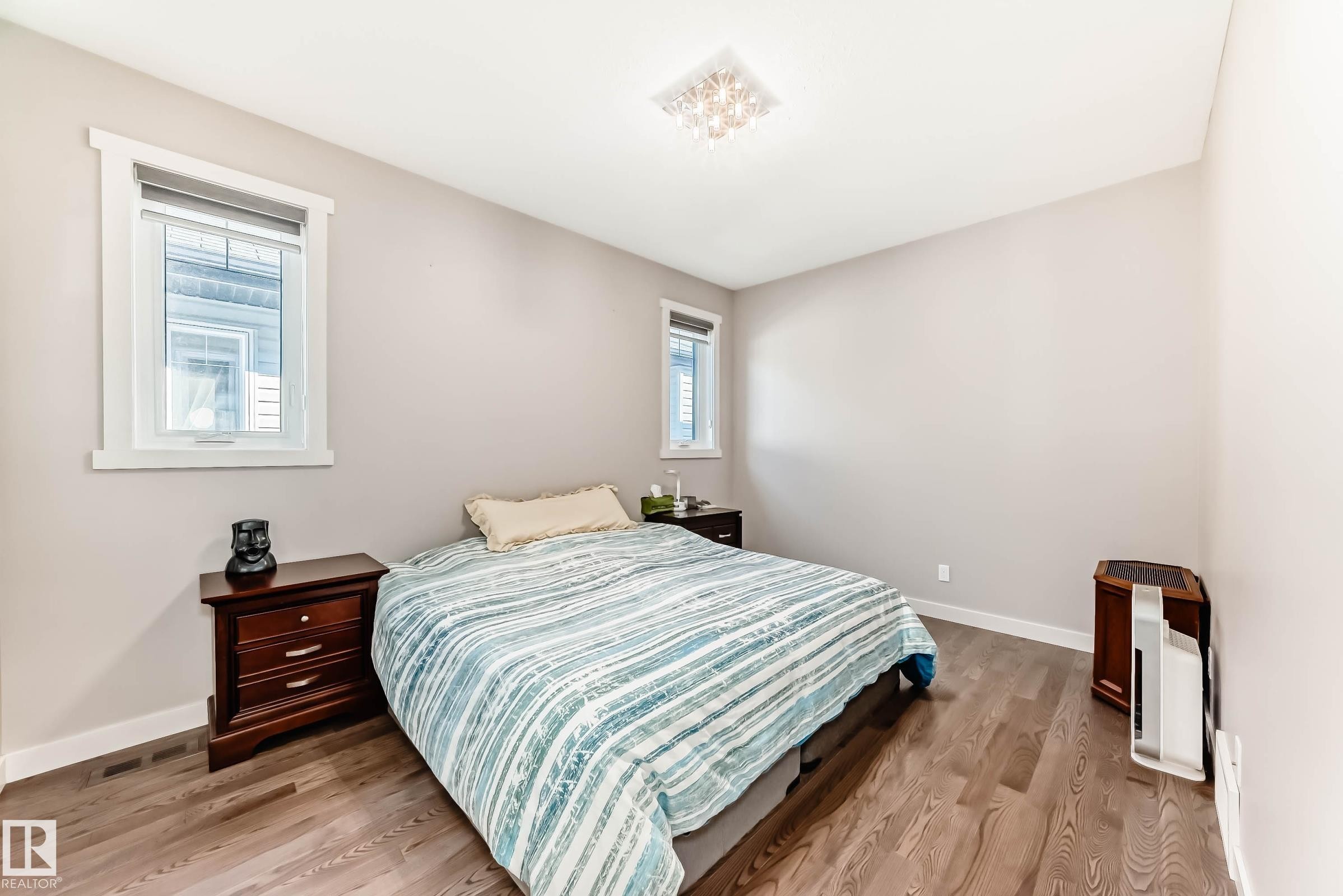 Bedroom with light wood-style floors and baseboards - 7719 Getty Wynd, Edmonton, AB - Indoor Photo Showing Bedroom