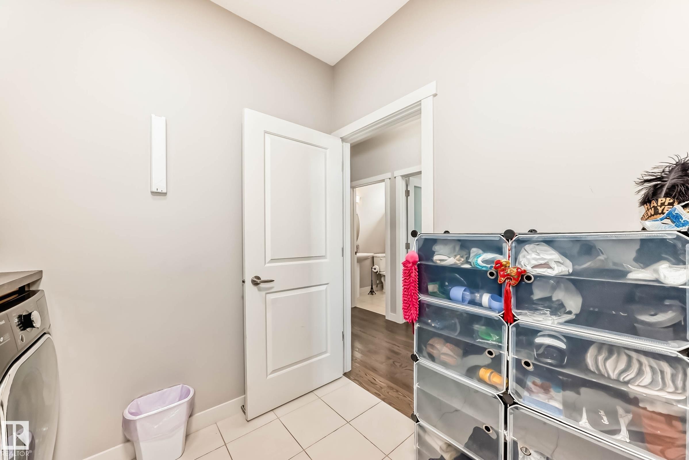 Laundry area featuring washer / dryer and light tile patterned floors - 7719 Getty Wynd, Edmonton, AB - Indoor Photo Showing Other Room