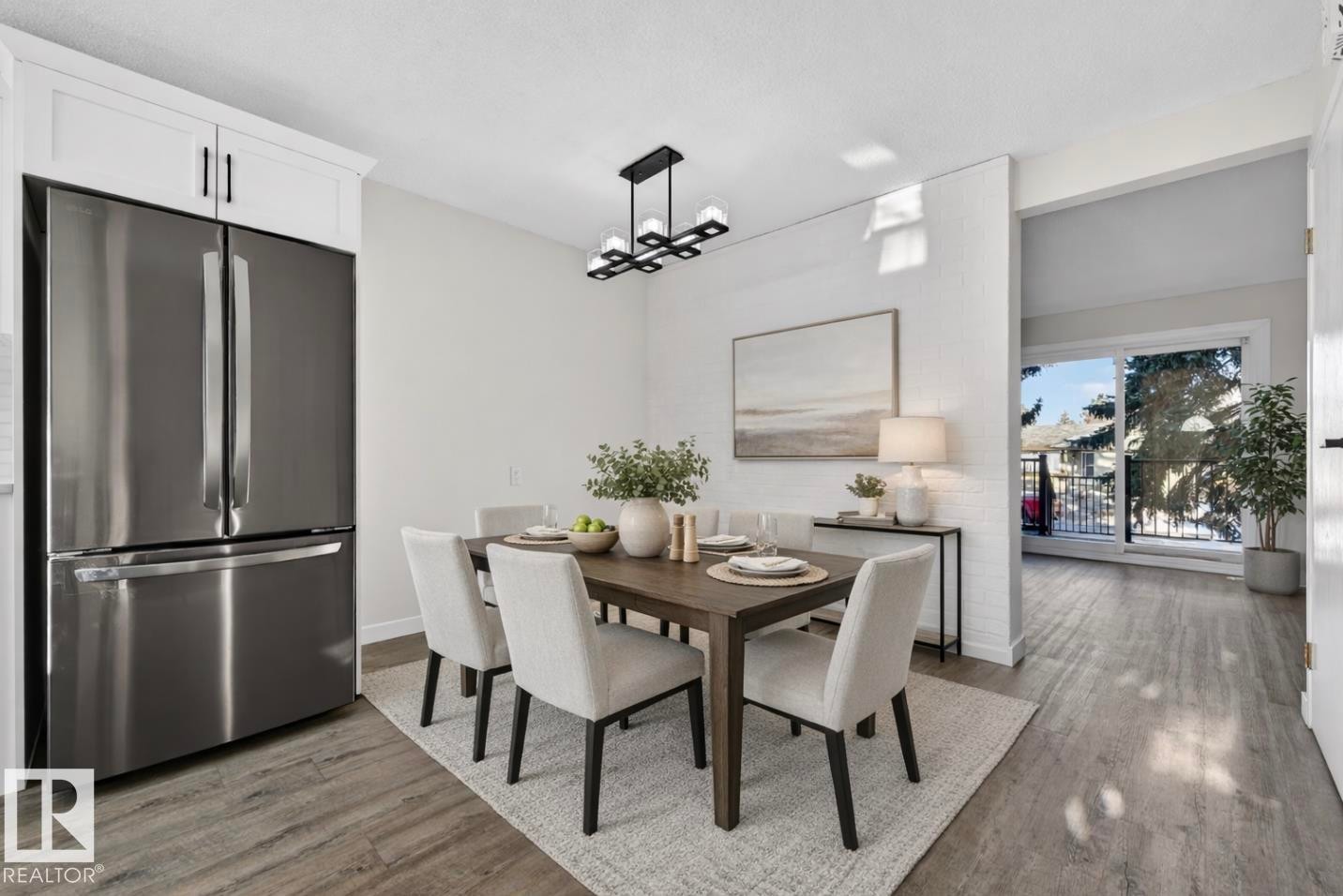 Dining area with light wood-style floors and baseboards - 9969 171 Ave, Edmonton, AB - Indoor Photo Showing Dining Room