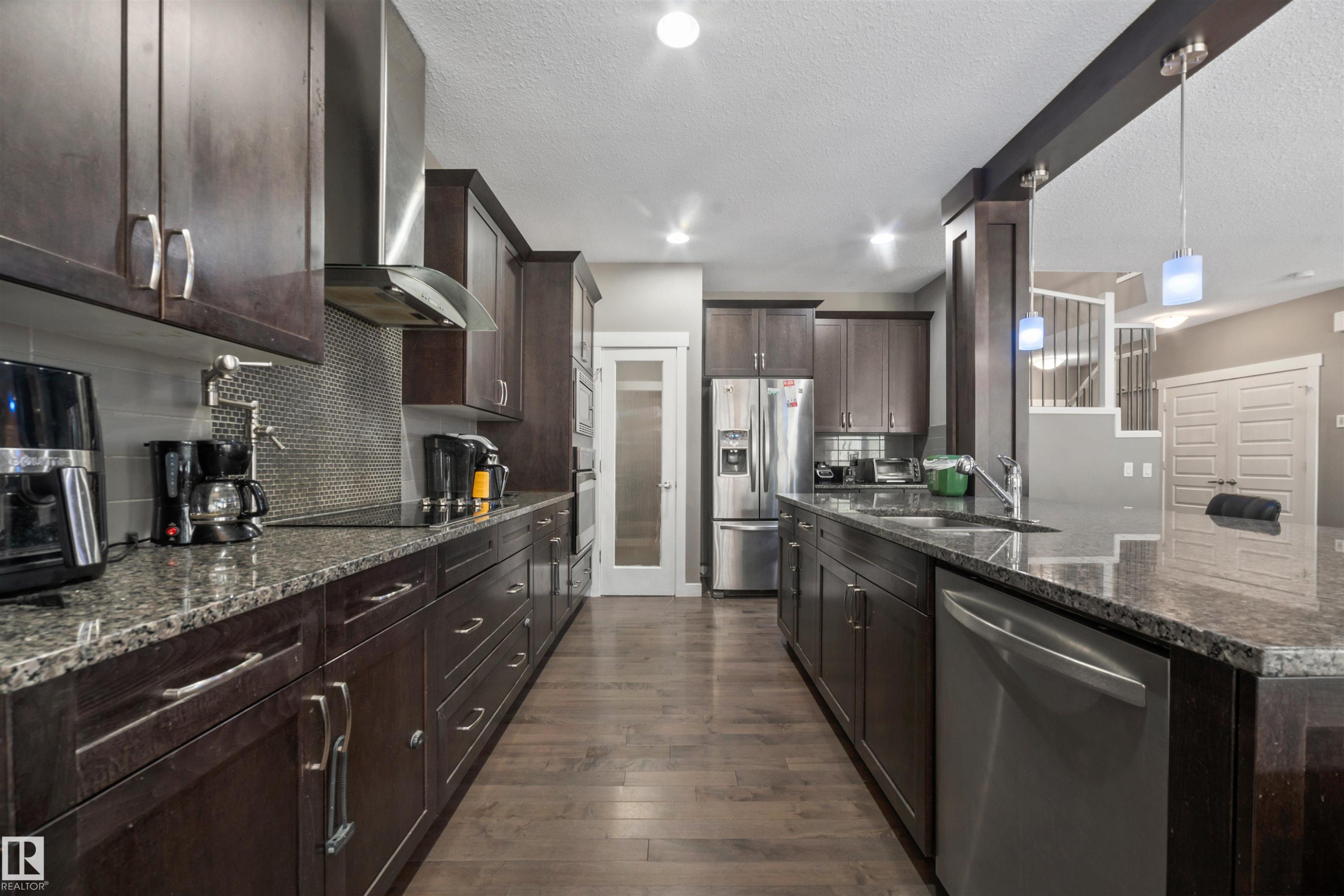 20641 97A Avenue, Edmonton, AB - Indoor Photo Showing Kitchen With Upgraded Kitchen