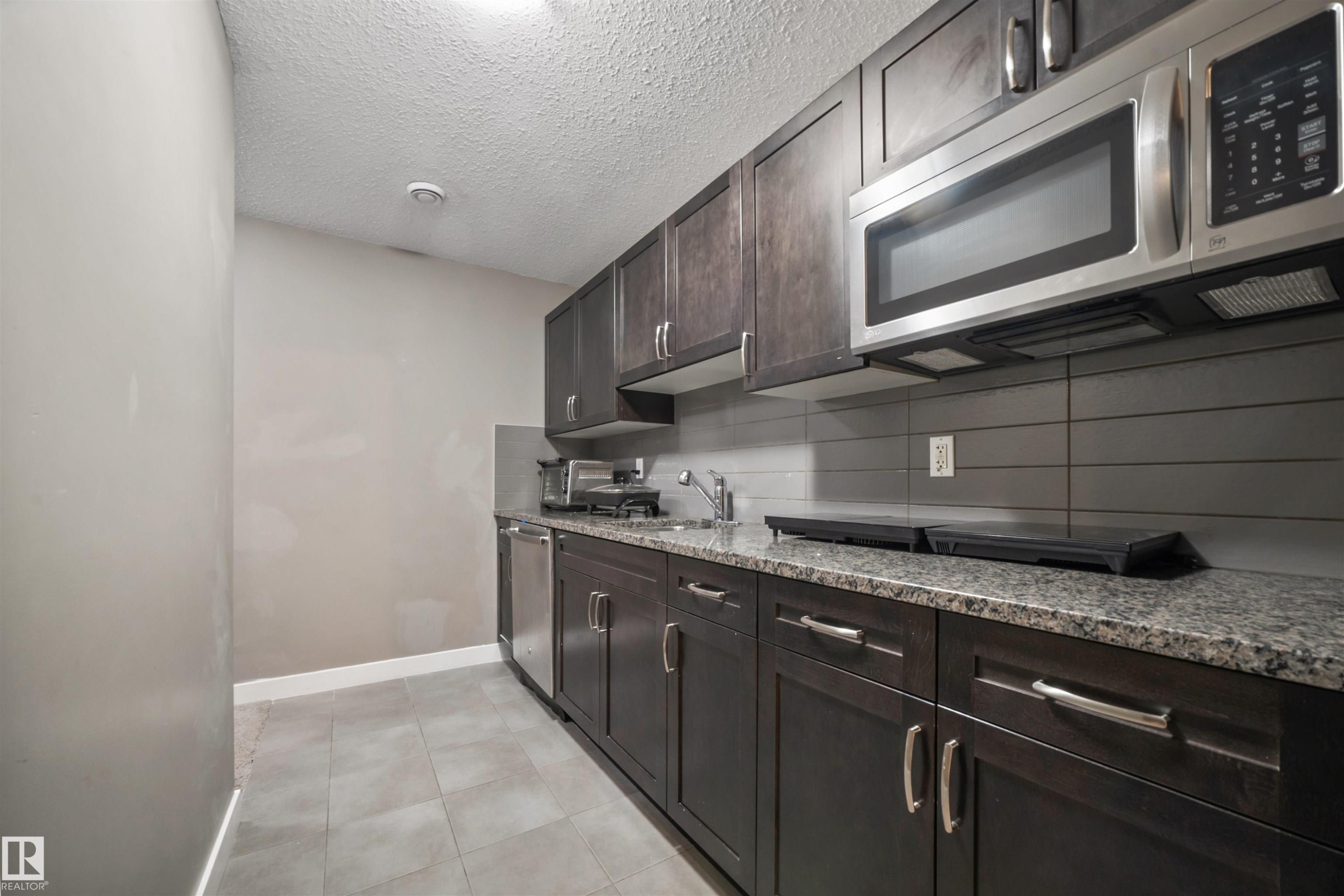 20641 97A Avenue, Edmonton, AB - Indoor Photo Showing Kitchen