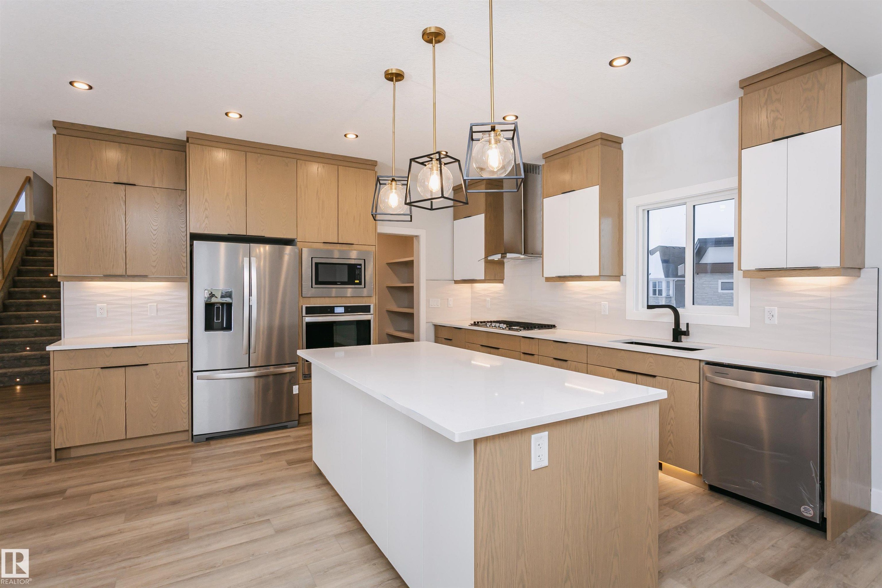 162 Edgewater Circle, Leduc, AB - Indoor Photo Showing Kitchen With Stainless Steel Kitchen With Upgraded Kitchen