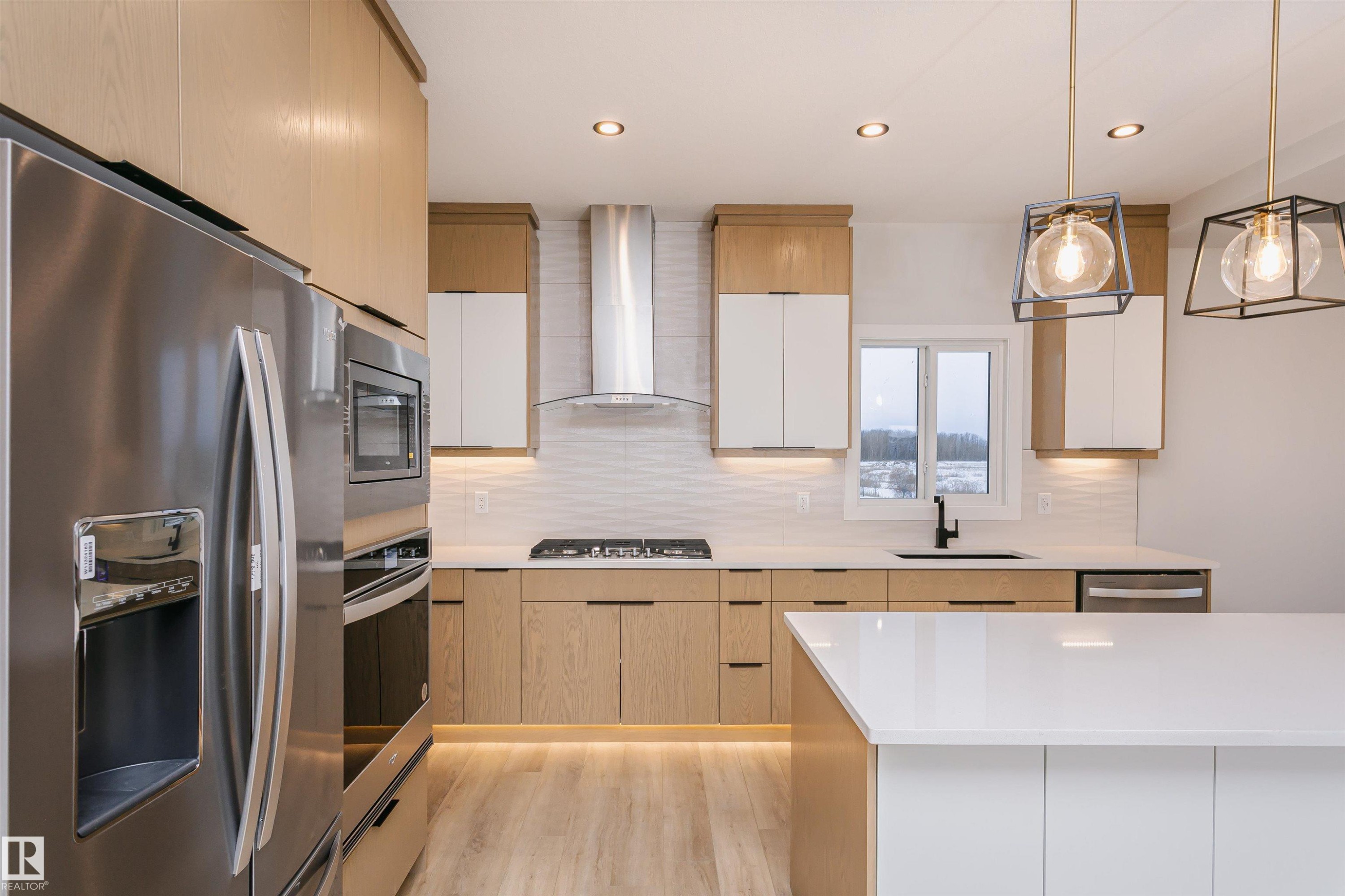 162 Edgewater Circle, Leduc, AB - Indoor Photo Showing Kitchen With Stainless Steel Kitchen With Upgraded Kitchen