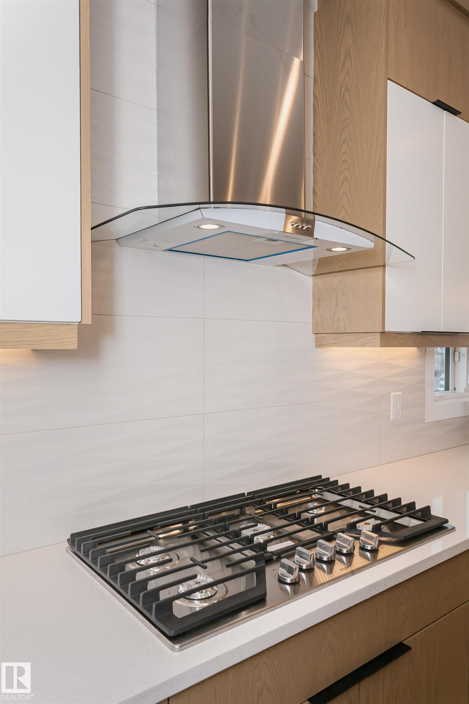 162 Edgewater Circle, Leduc, AB - Indoor Photo Showing Kitchen With Upgraded Kitchen