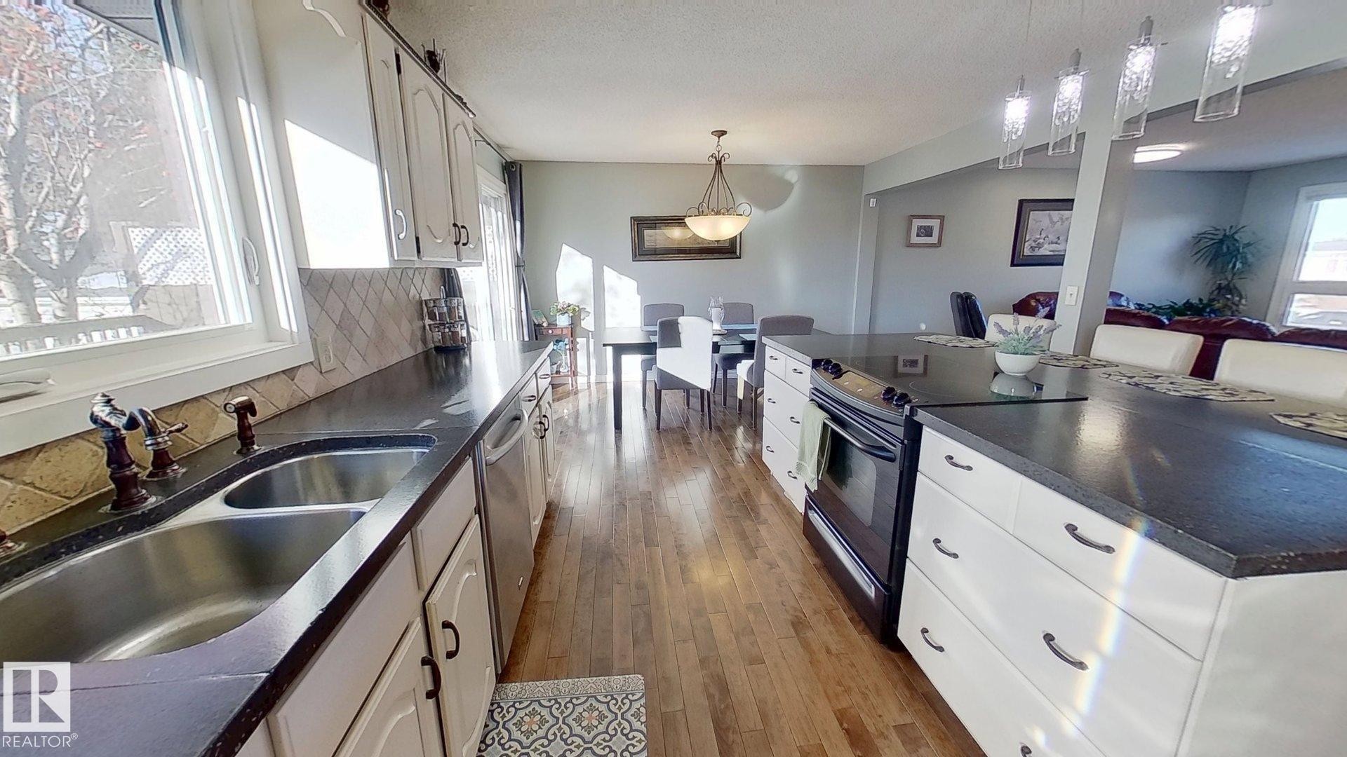 7515 10 Avenue, Edmonton, AB - Indoor Photo Showing Kitchen With Double Sink