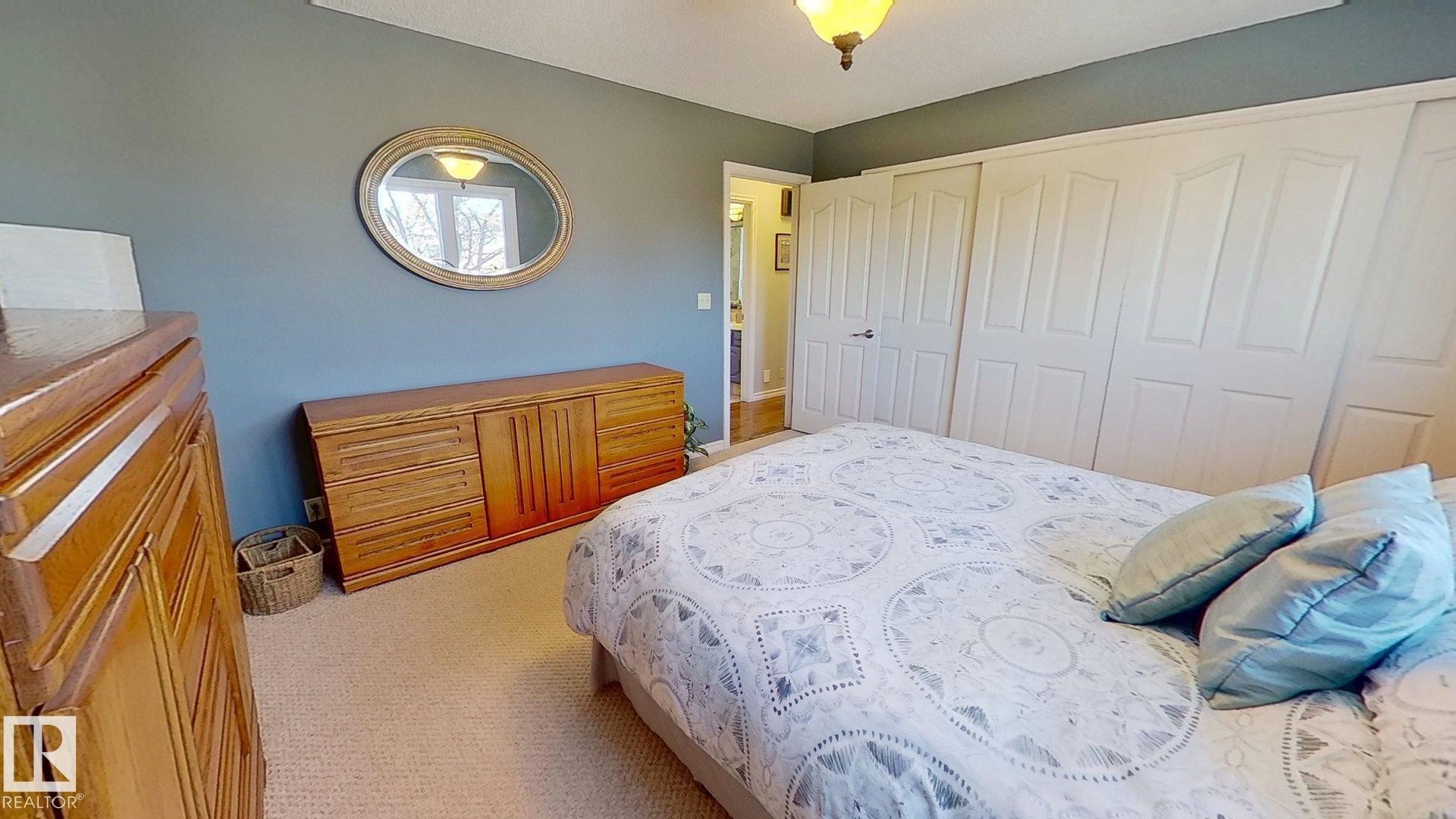 7515 10 Avenue, Edmonton, AB - Indoor Photo Showing Bedroom
