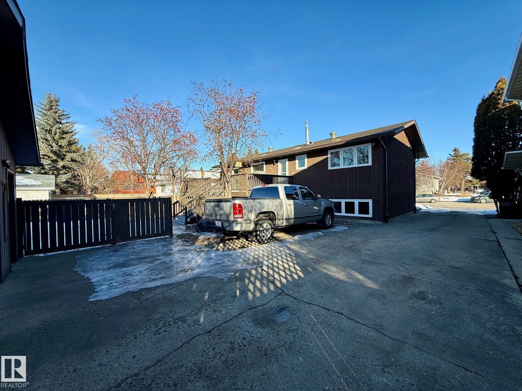 7515 10 Avenue, Edmonton, AB - Outdoor